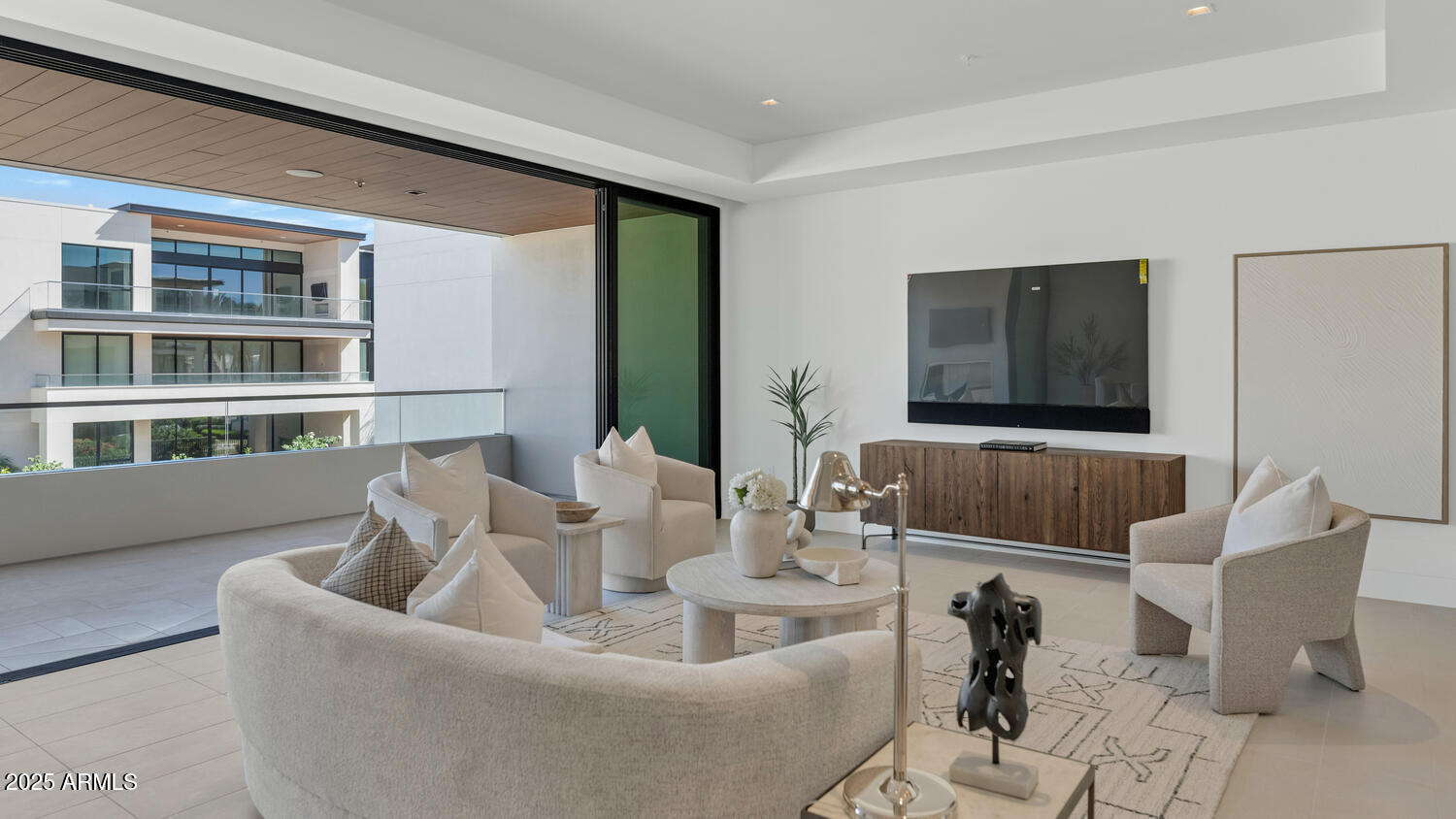 6587 N PALMERAIE Boulevard, 2007