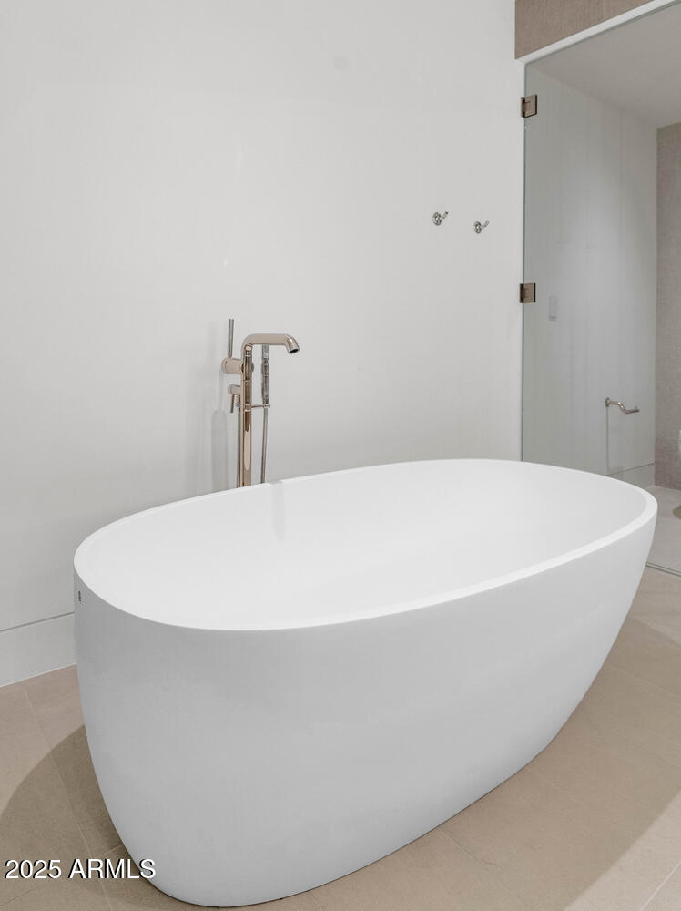 6587 N PALMERAIE Boulevard, 2007