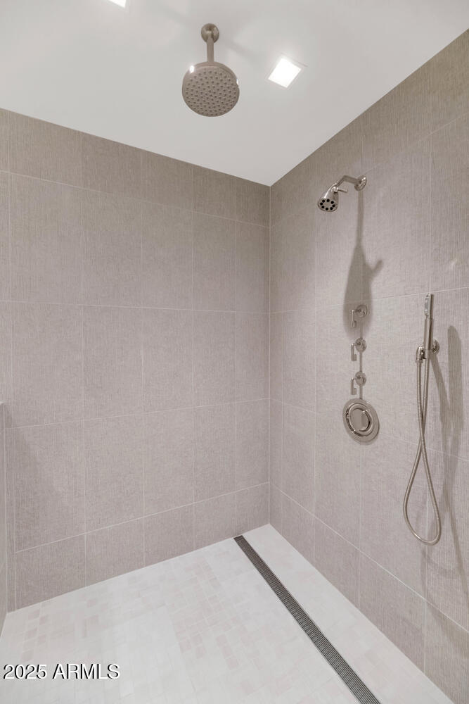 6587 N PALMERAIE Boulevard, 2007