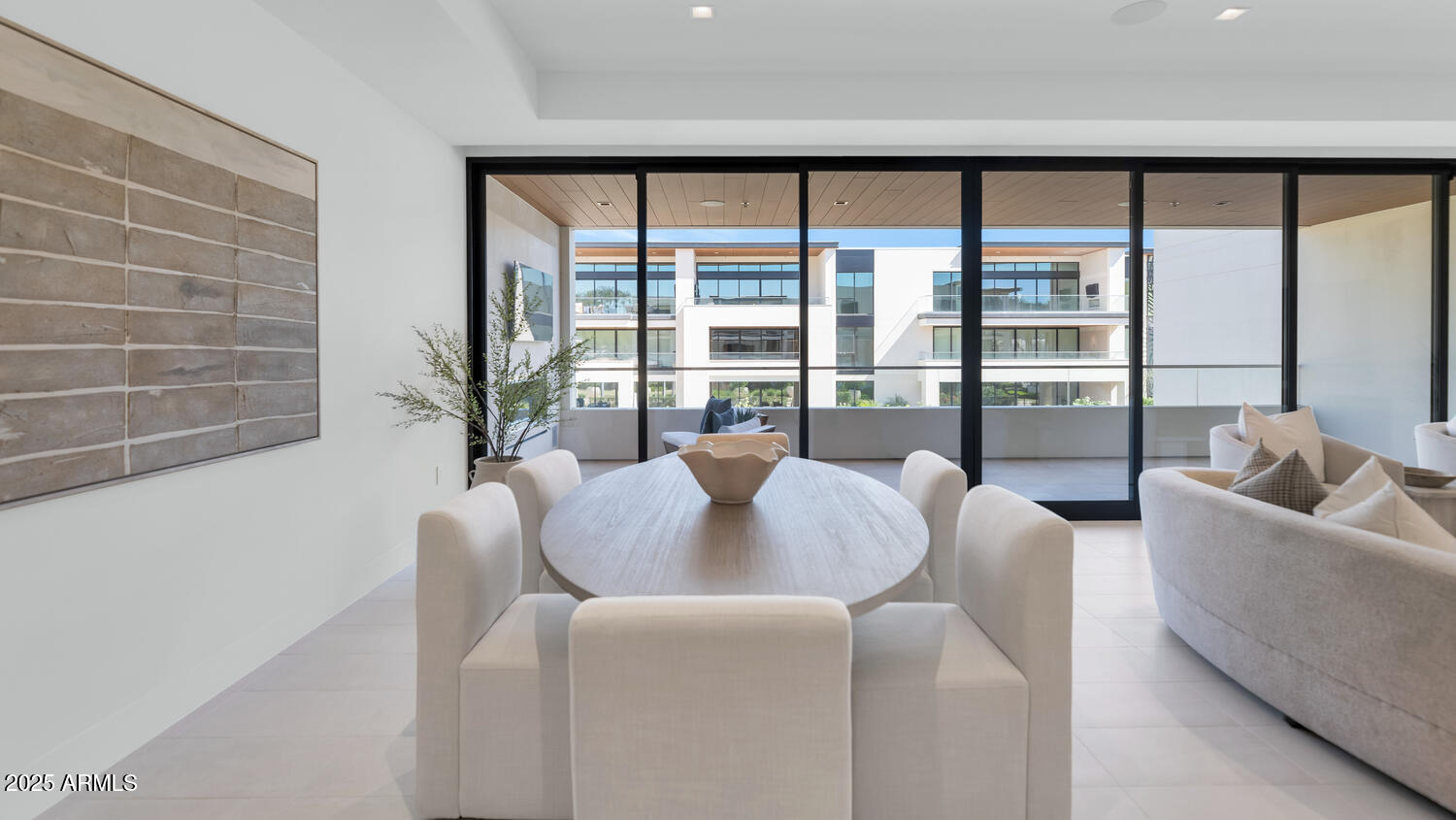 6587 N PALMERAIE Boulevard, 2007