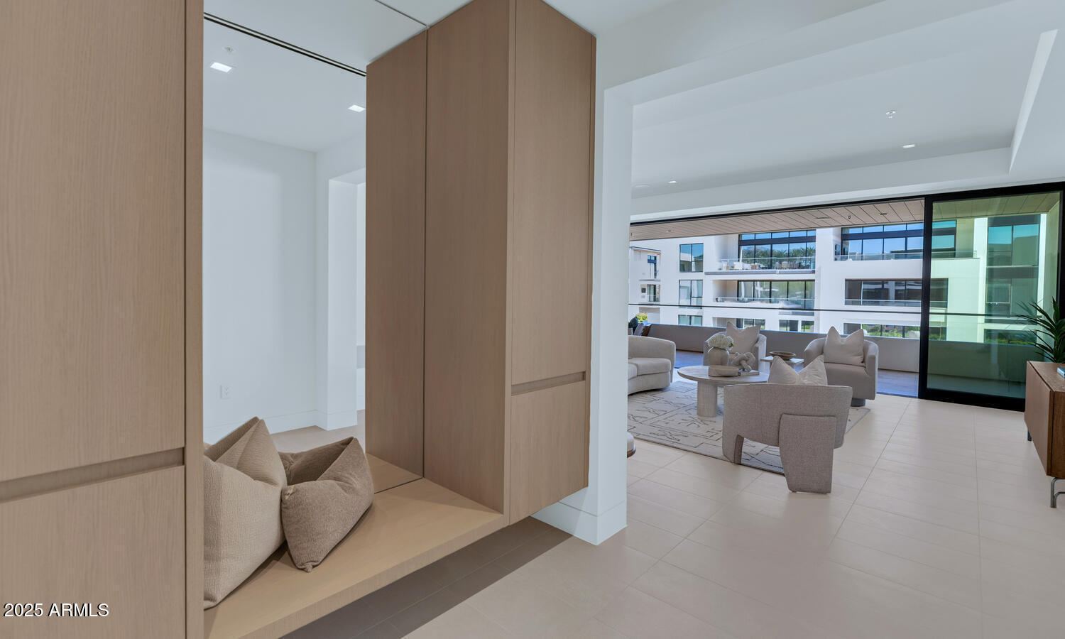 6587 N PALMERAIE Boulevard, 2007