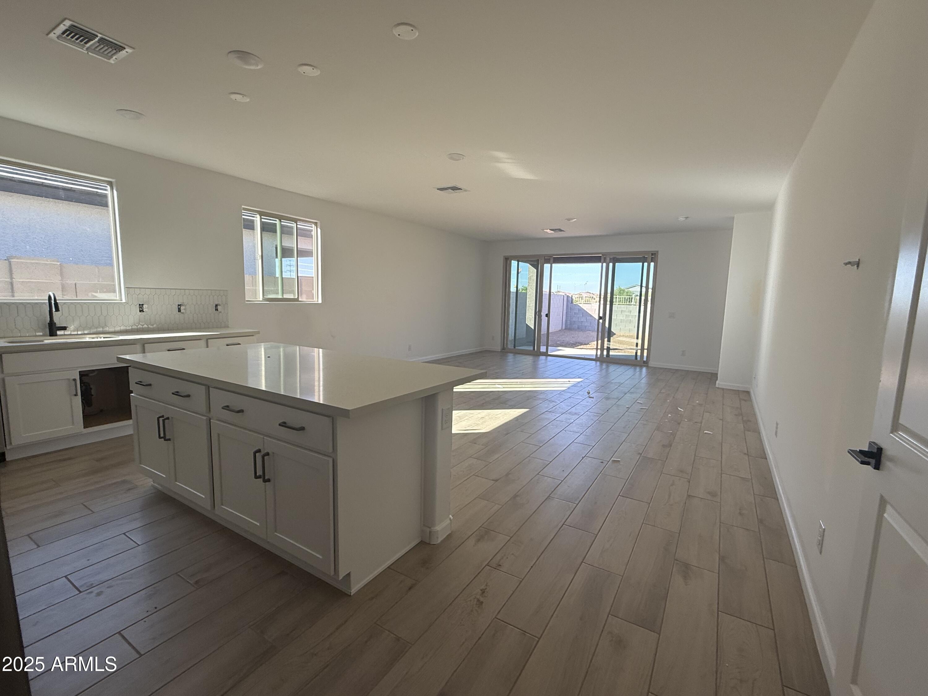 9620 W TAMARISK Avenue