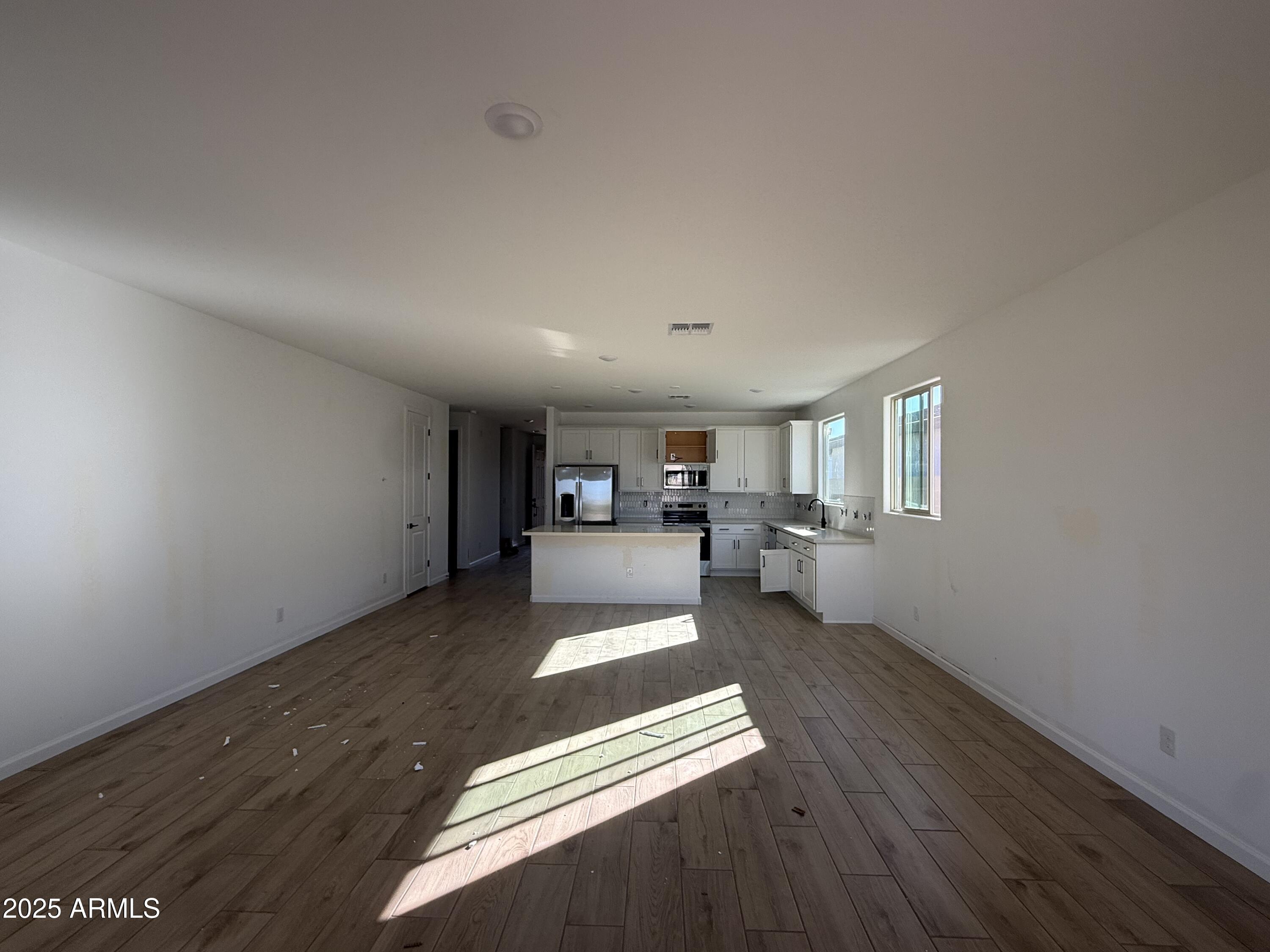 9620 W TAMARISK Avenue