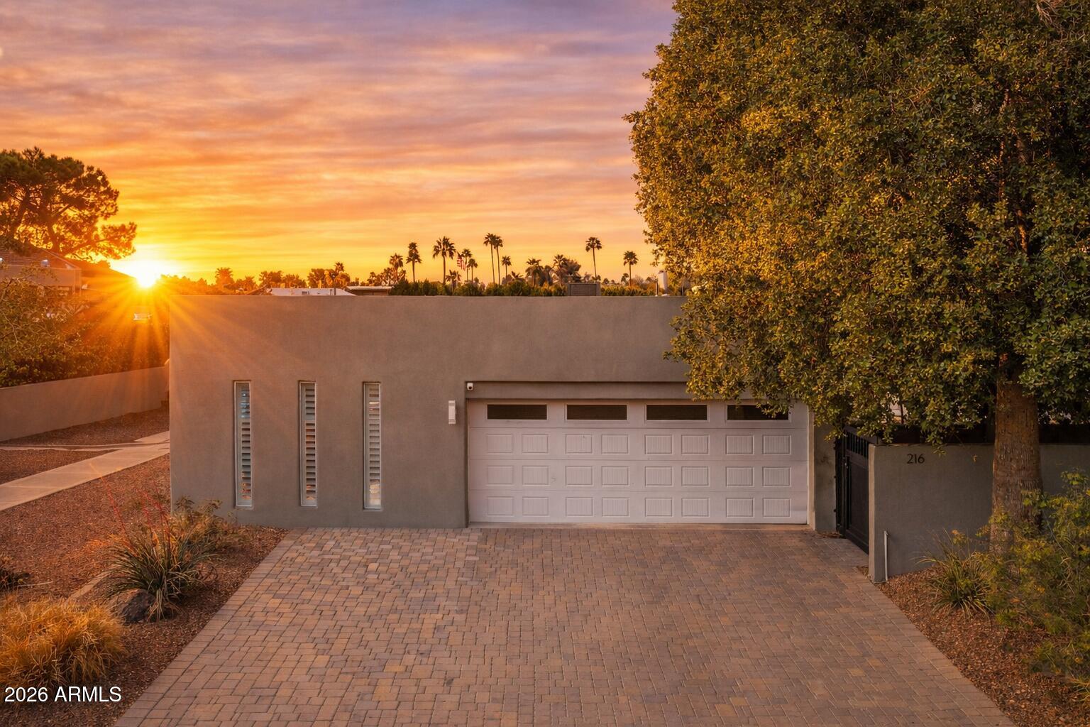 216 W Winged Foot Road