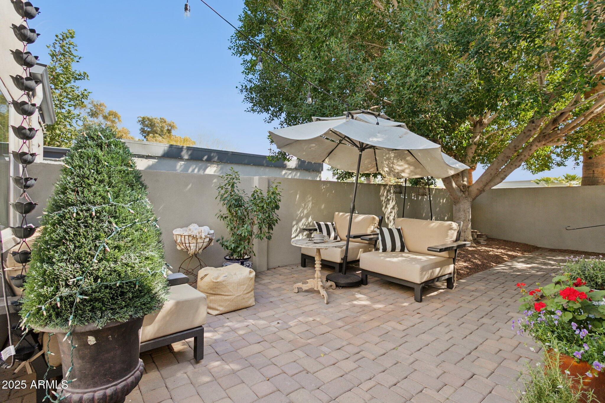 216 W Winged Foot Road