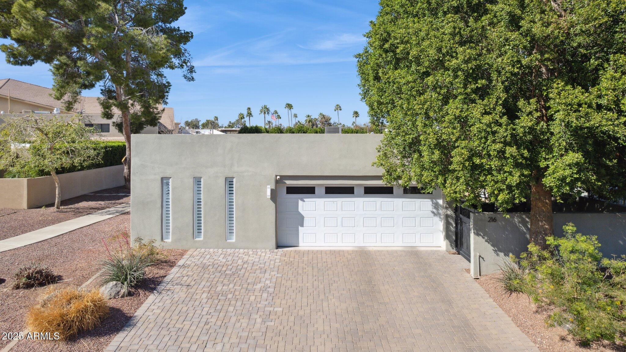 216 W Winged Foot Road