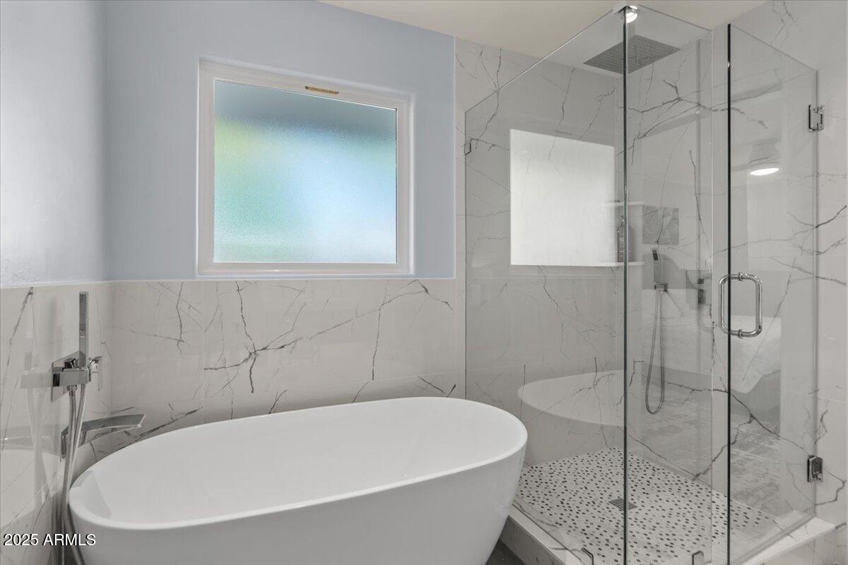 8337 E MINNEZONA Avenue