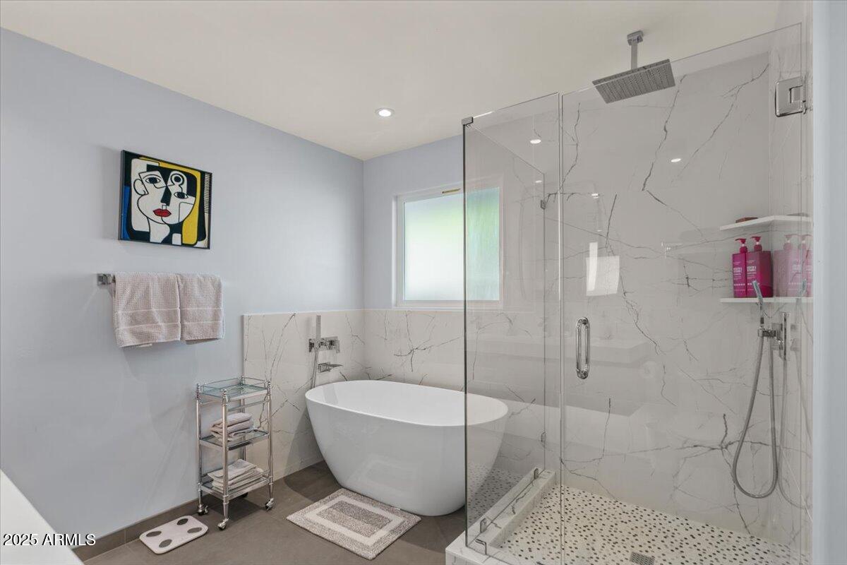 8337 E MINNEZONA Avenue