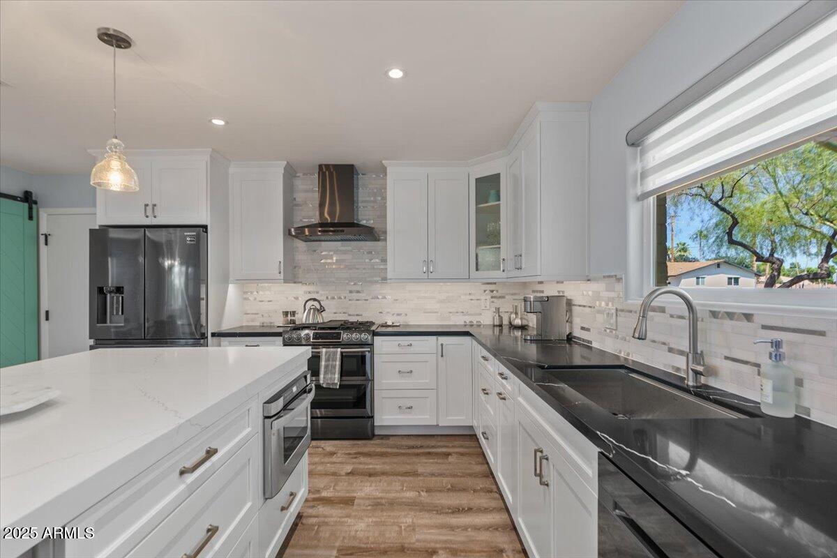 8337 E MINNEZONA Avenue