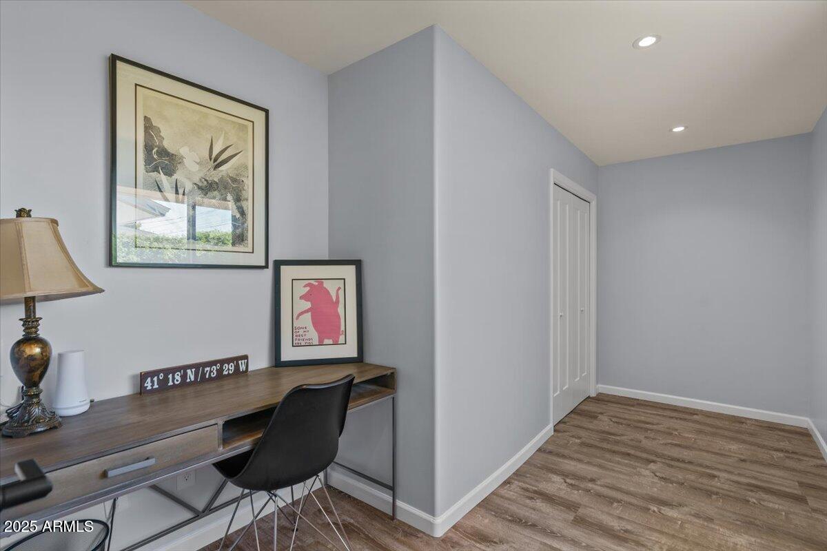 8337 E MINNEZONA Avenue