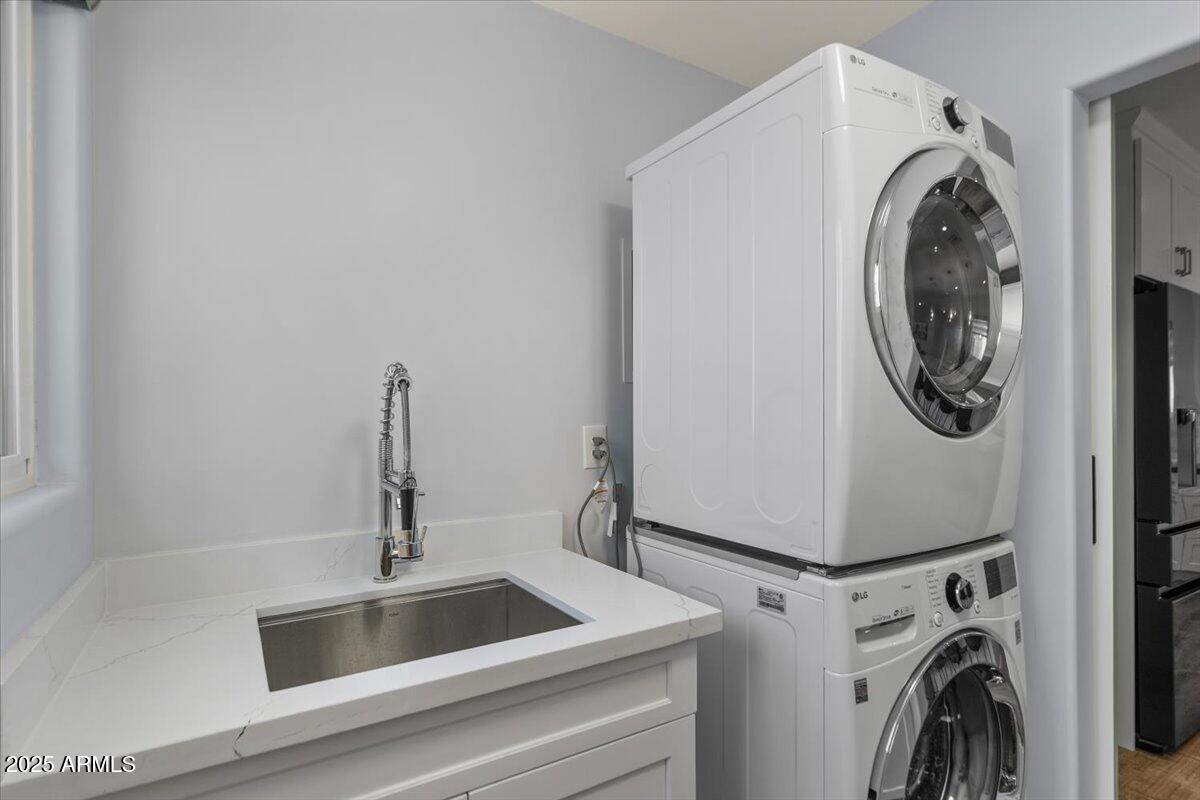 8337 E MINNEZONA Avenue