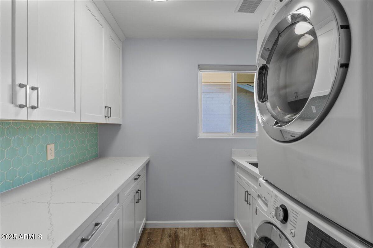 8337 E MINNEZONA Avenue