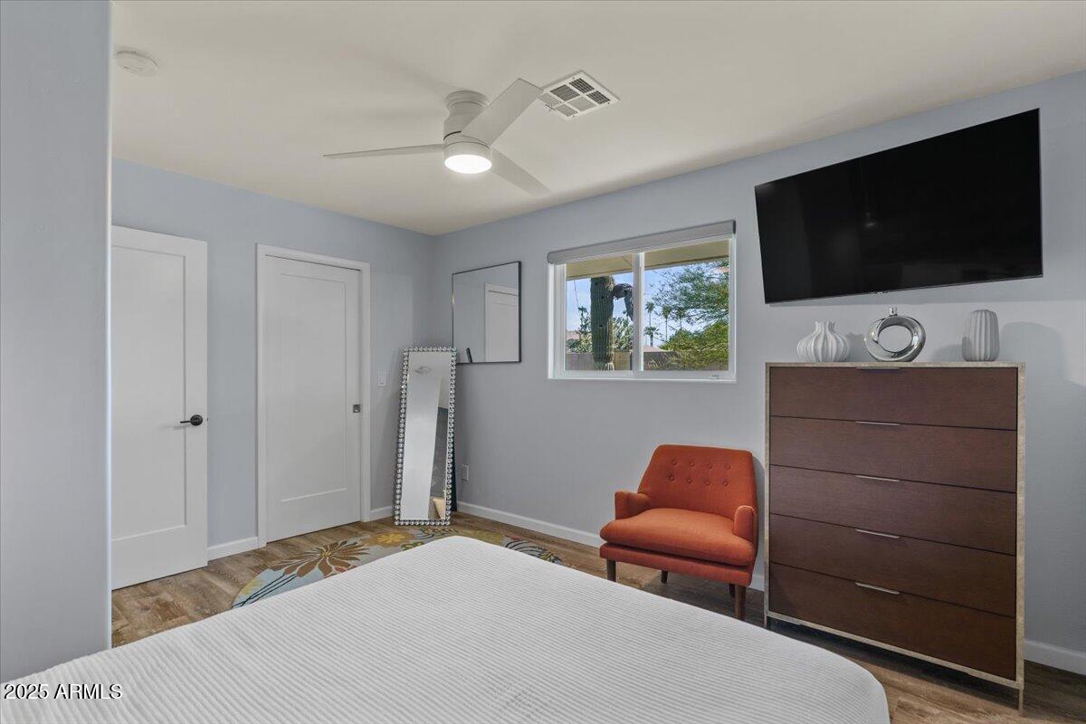 8337 E MINNEZONA Avenue