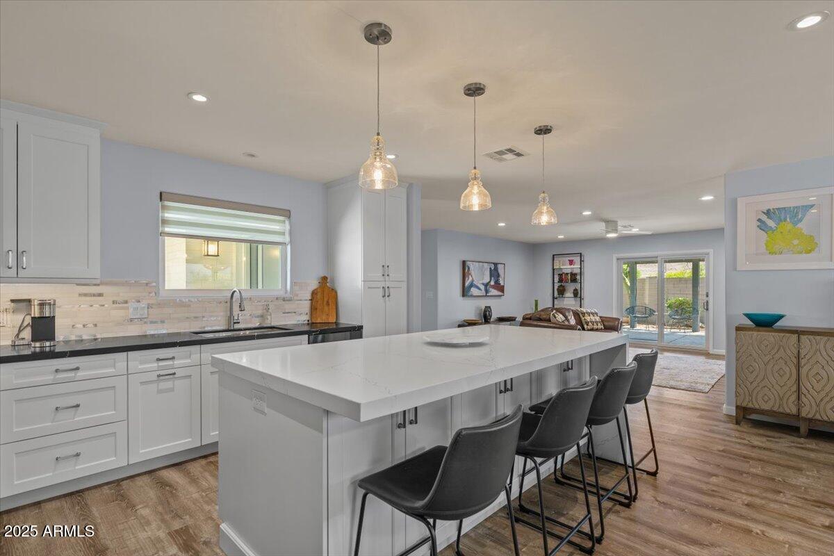 8337 E MINNEZONA Avenue