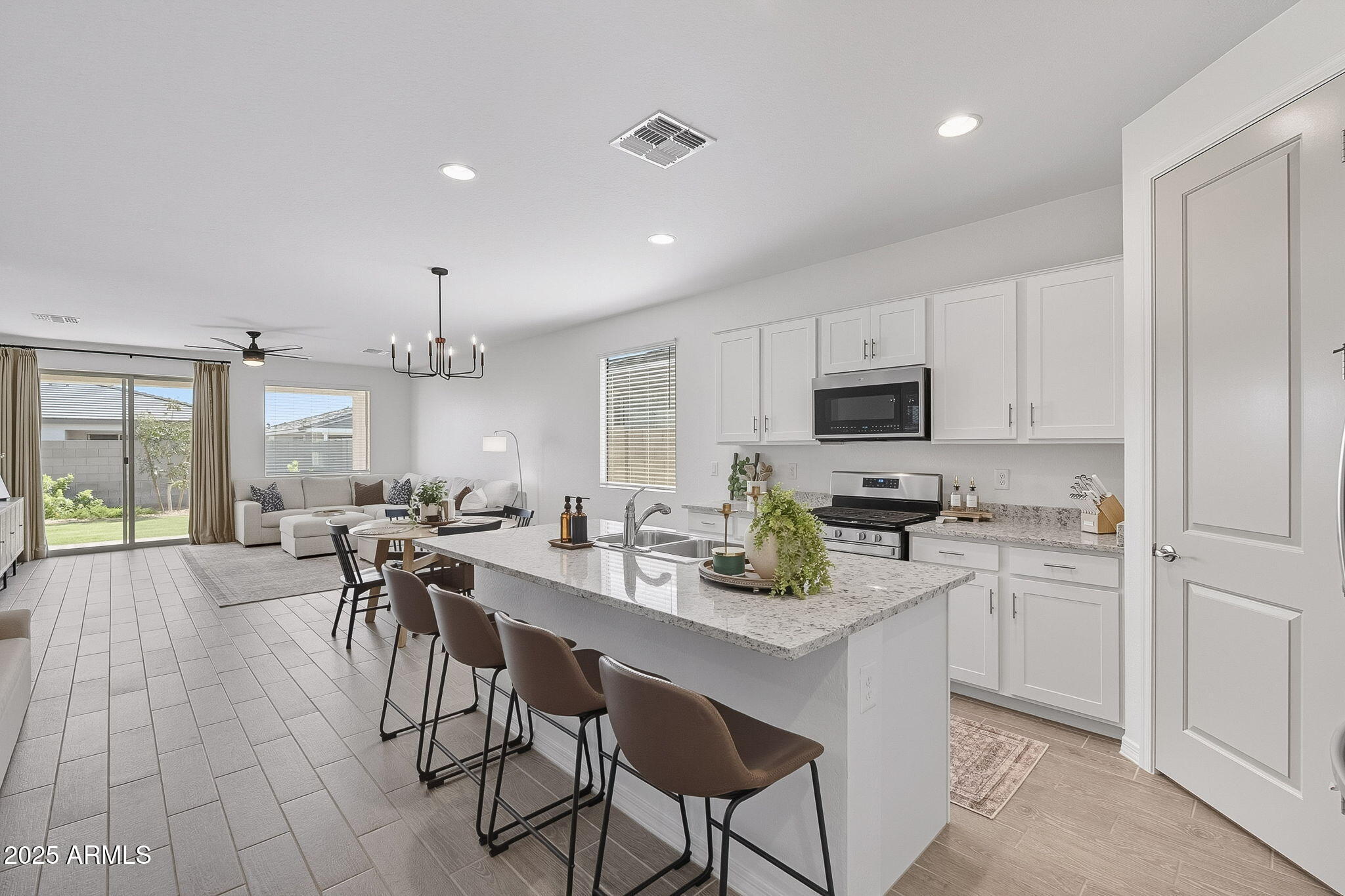 11449 E UNITY Avenue