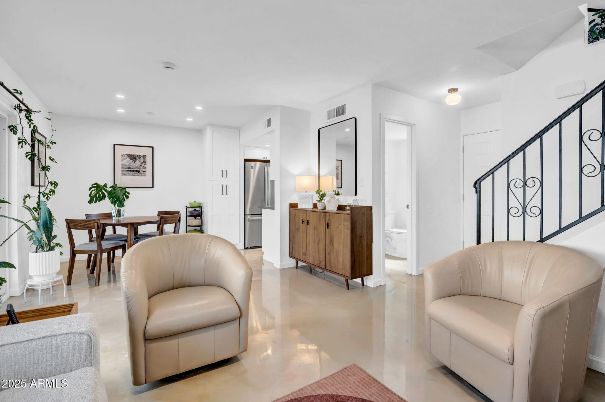 8510 N CENTRAL Avenue, 16