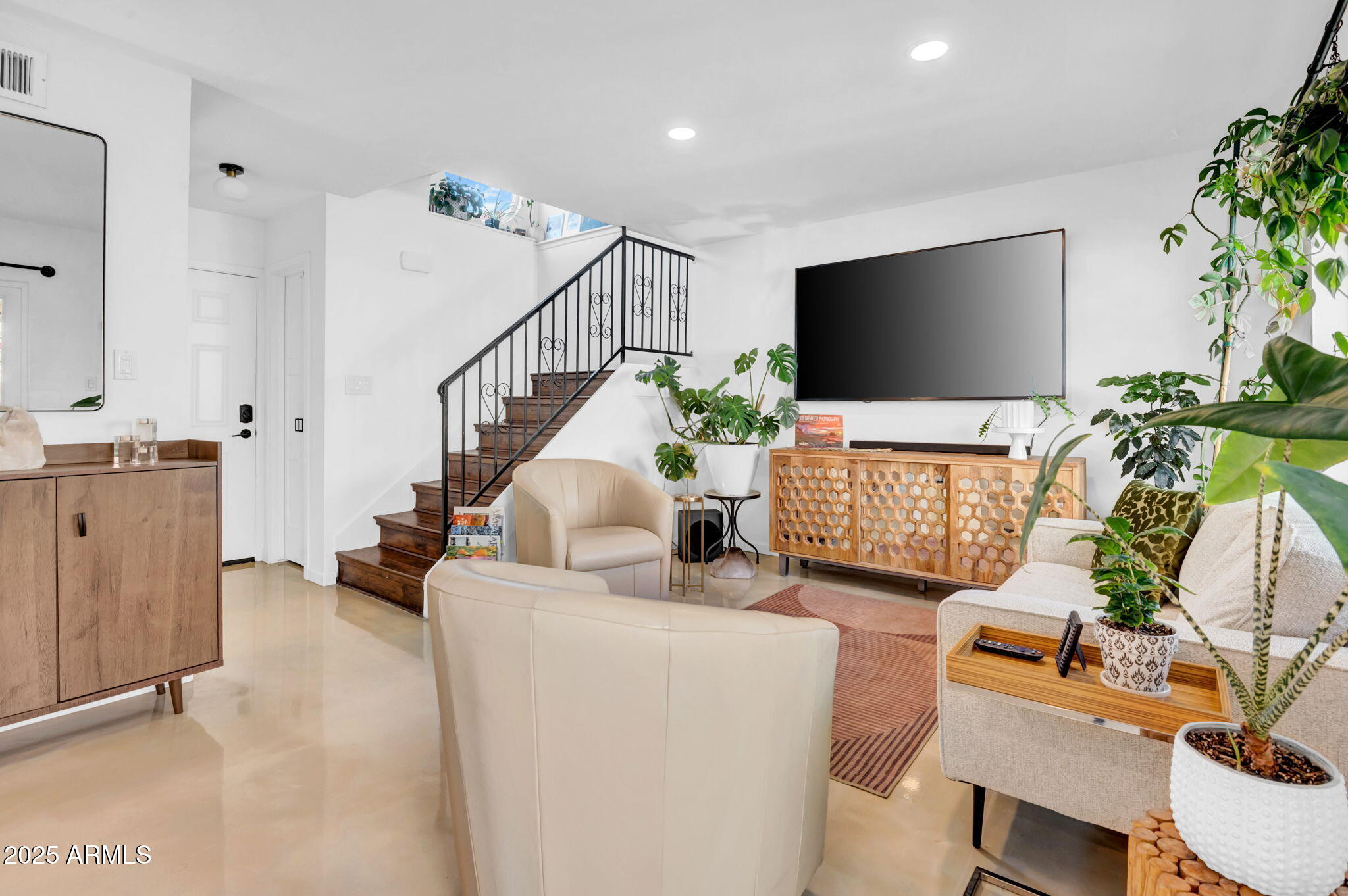 8510 N CENTRAL Avenue, 16