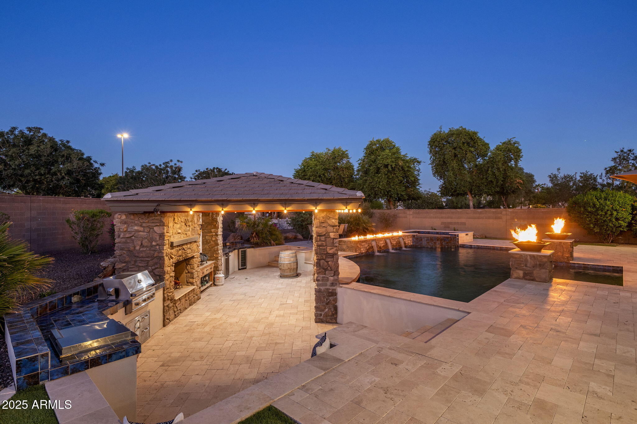 1130 E CLIFTON Court