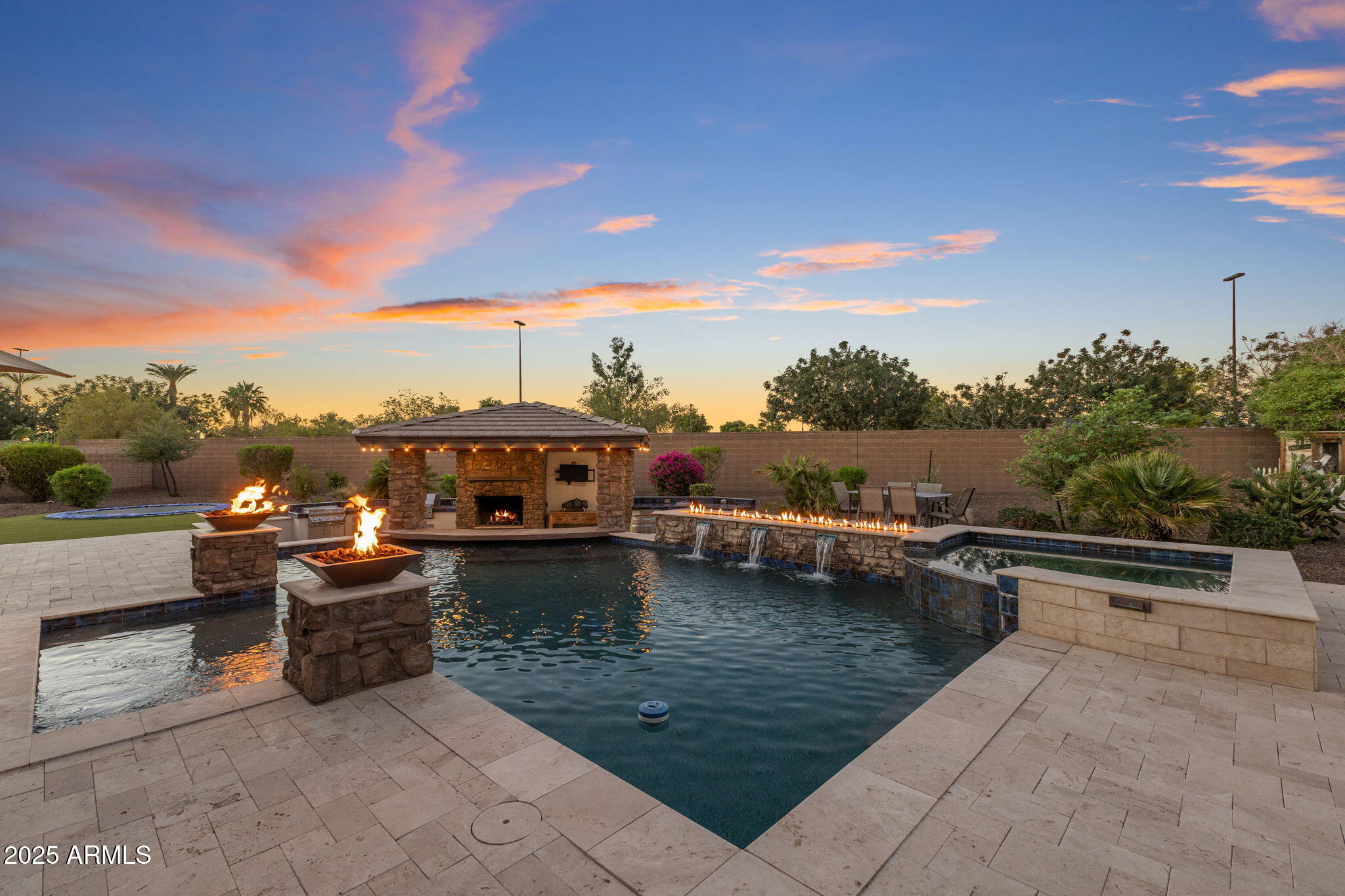 1130 E CLIFTON Court