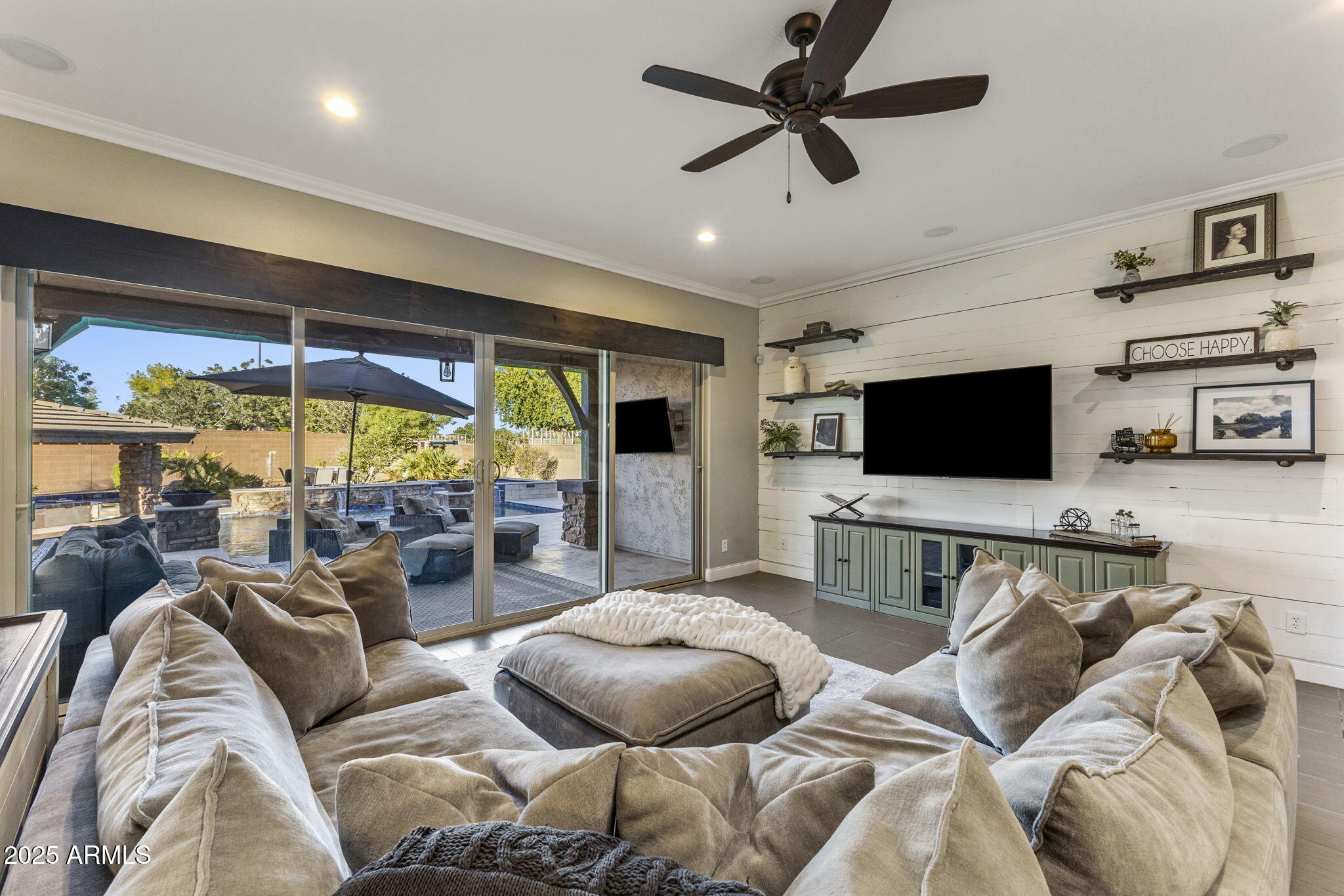 1130 E CLIFTON Court