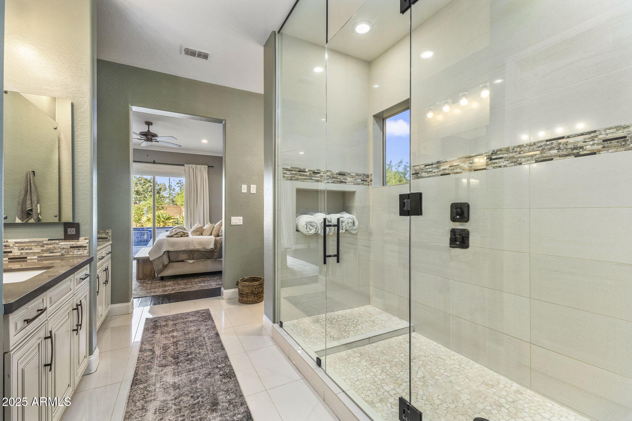 1130 E CLIFTON Court