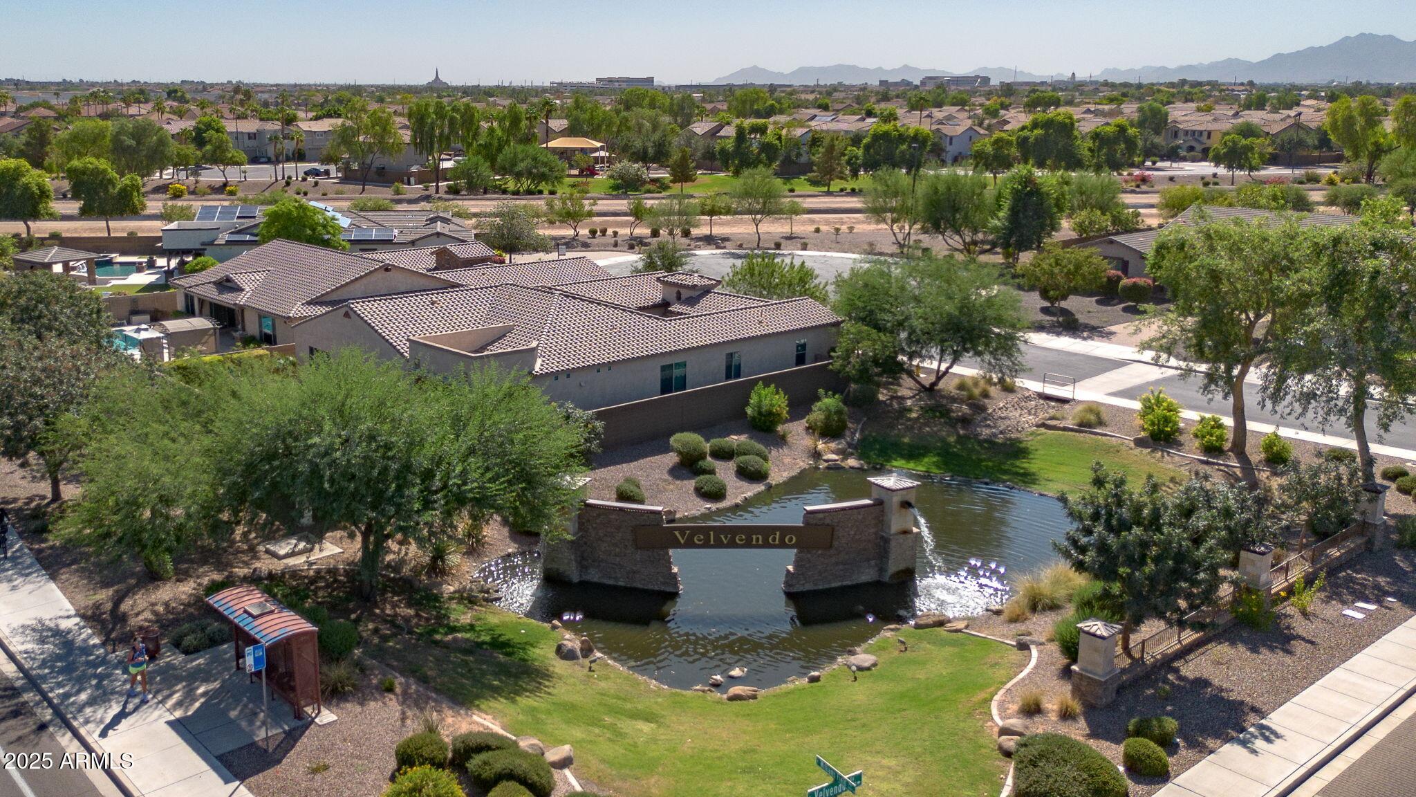 1130 E CLIFTON Court