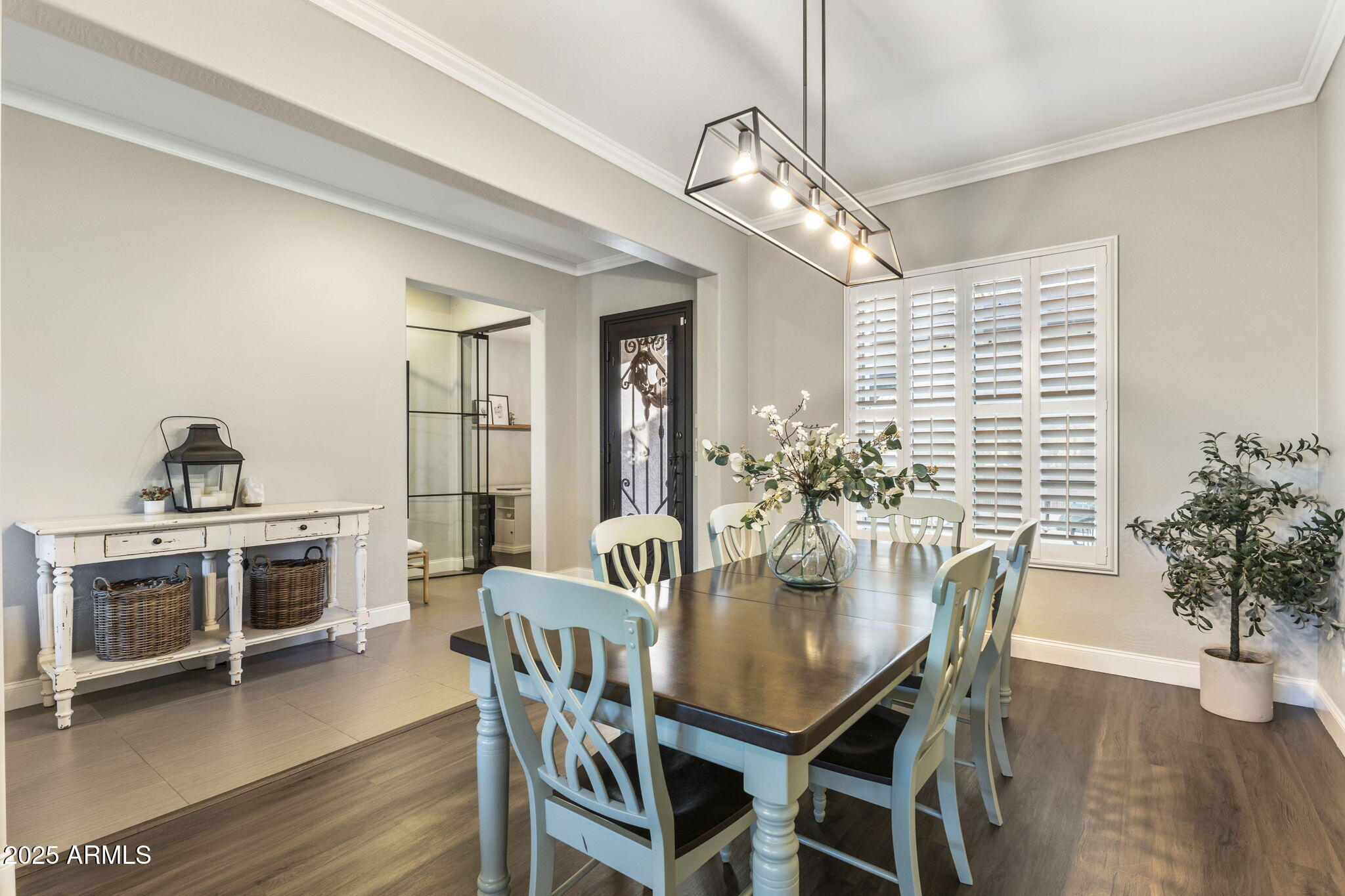 1130 E CLIFTON Court