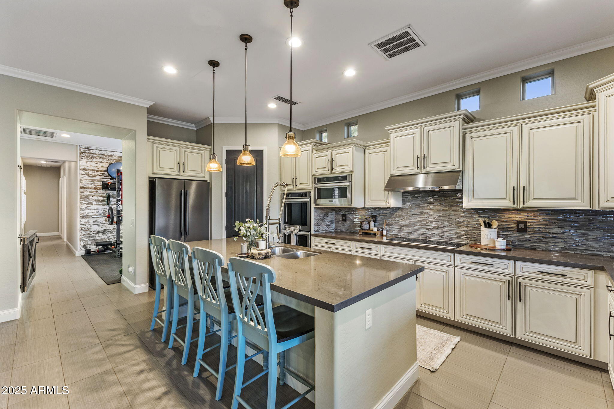 1130 E CLIFTON Court