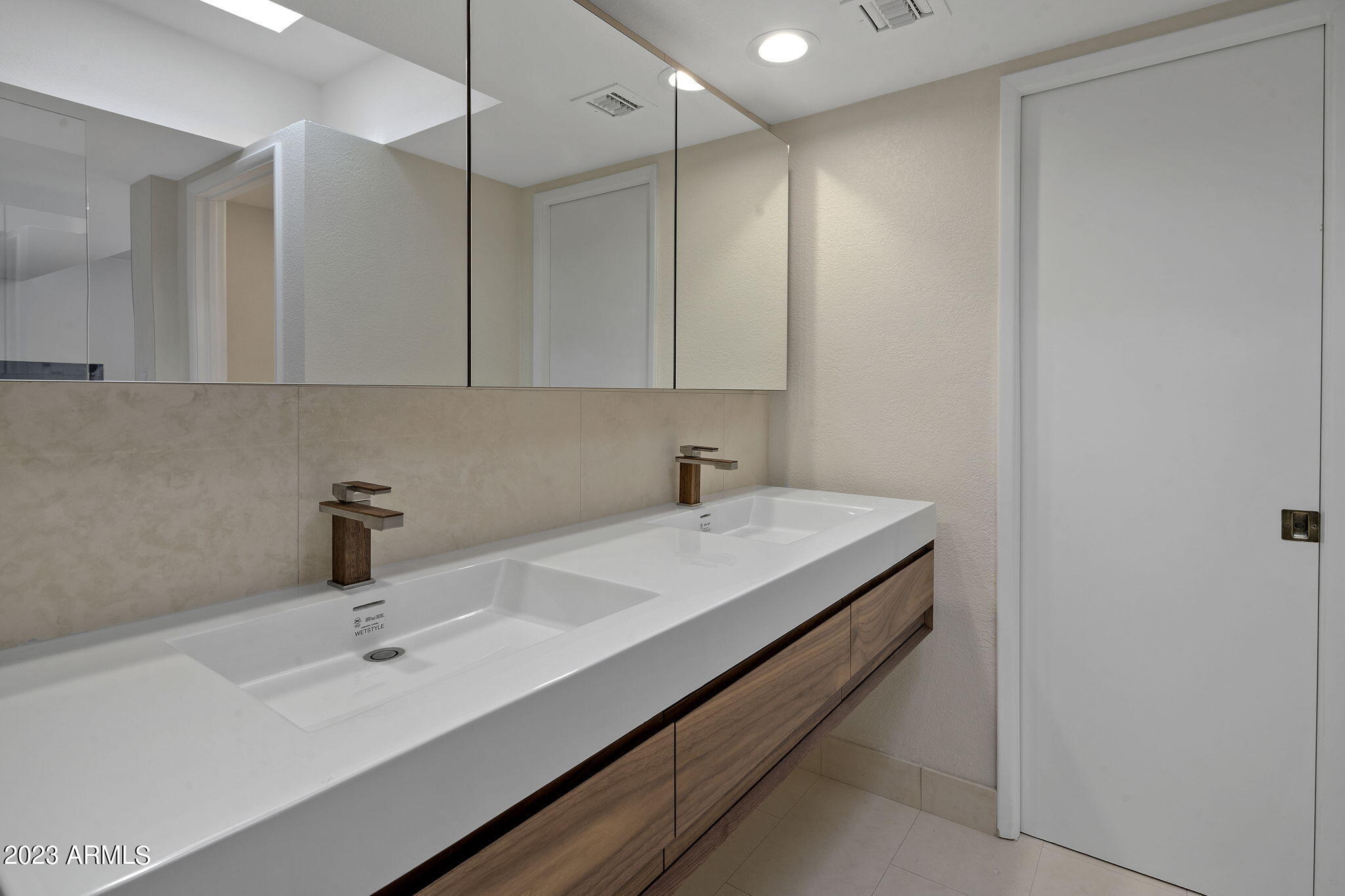 8166 E DEL CADENA Drive