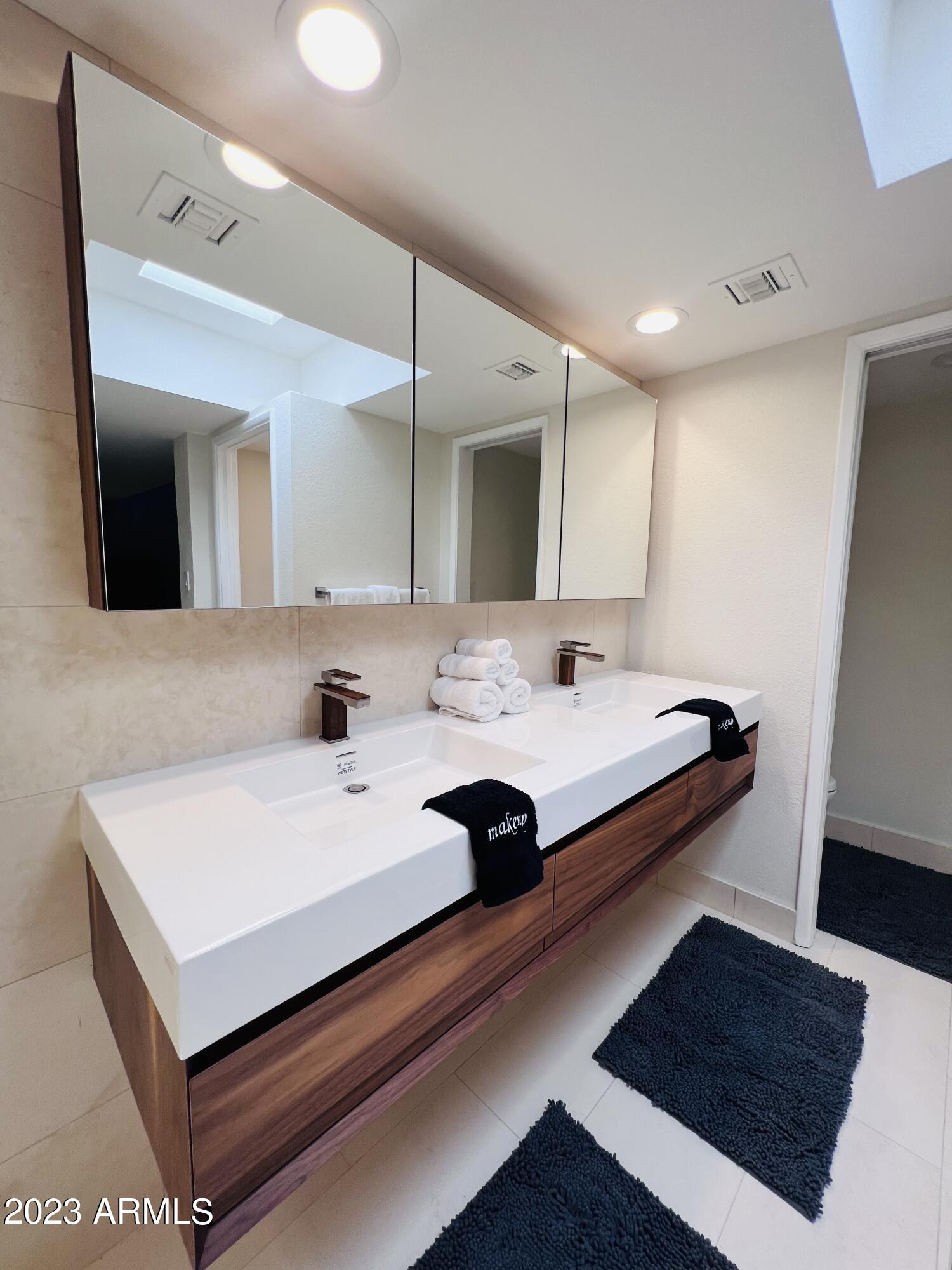 8166 E DEL CADENA Drive