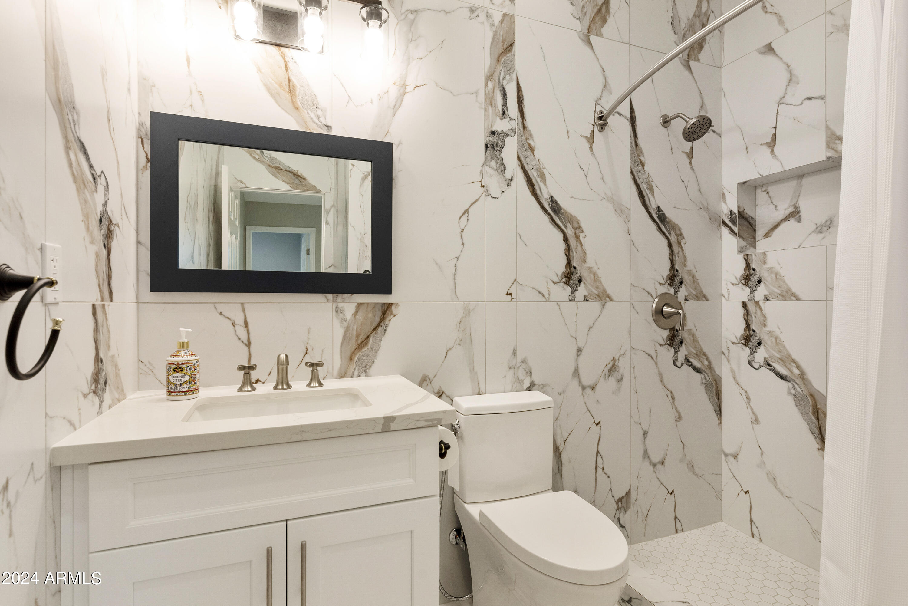 1826 W ORAIBI Drive, Phoenix