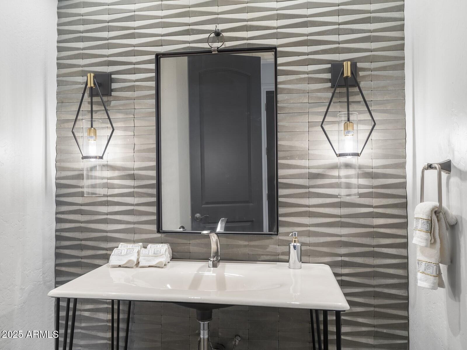 9290 E THOMPSON PEAK Parkway, 142