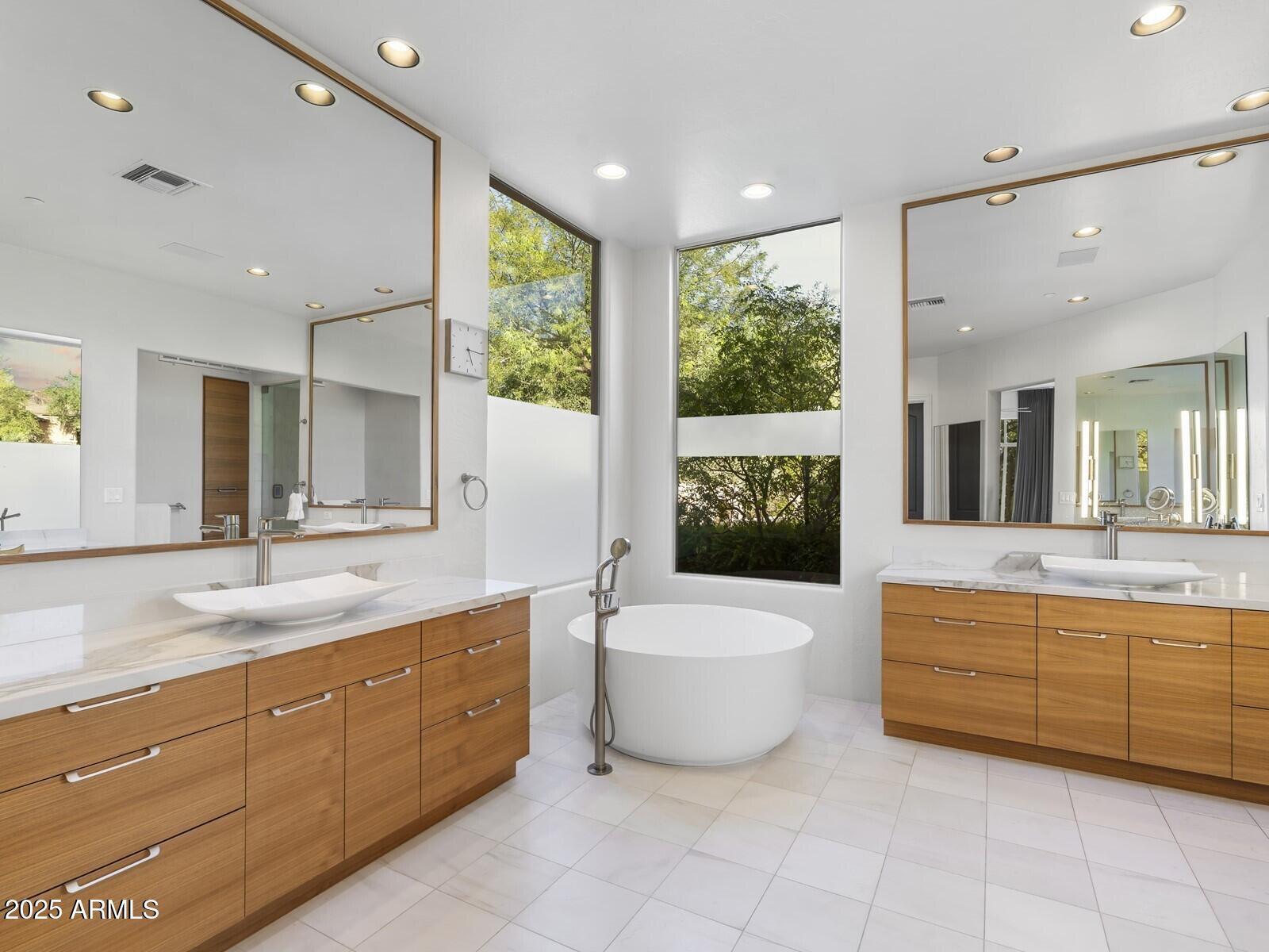 9290 E THOMPSON PEAK Parkway, 142