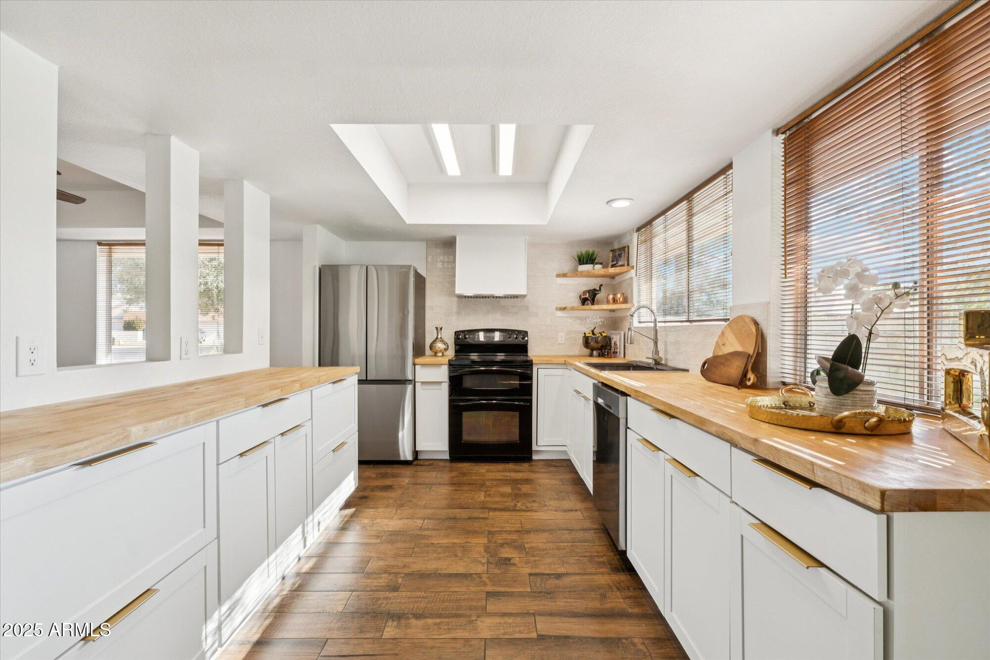 1836 S ROGERS Circle