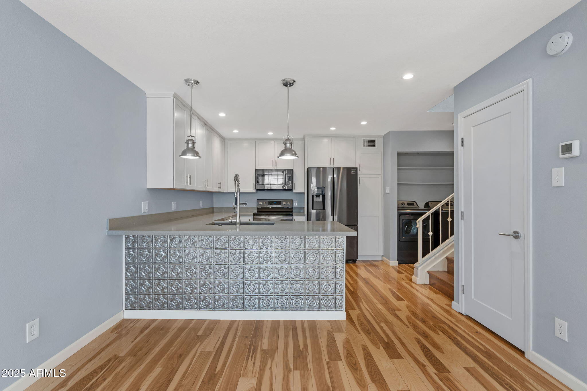 1717 E UNION HILLS Drive, 1044