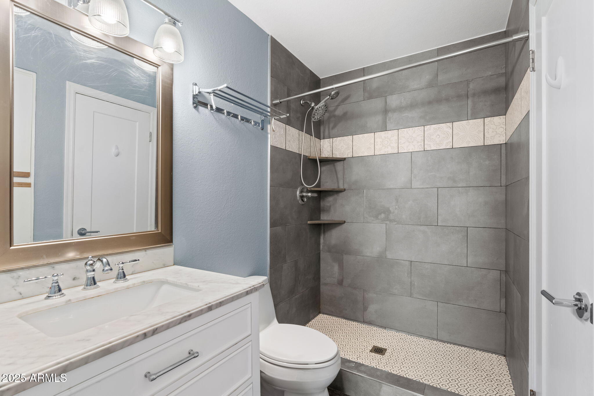 1717 E UNION HILLS Drive, 1044