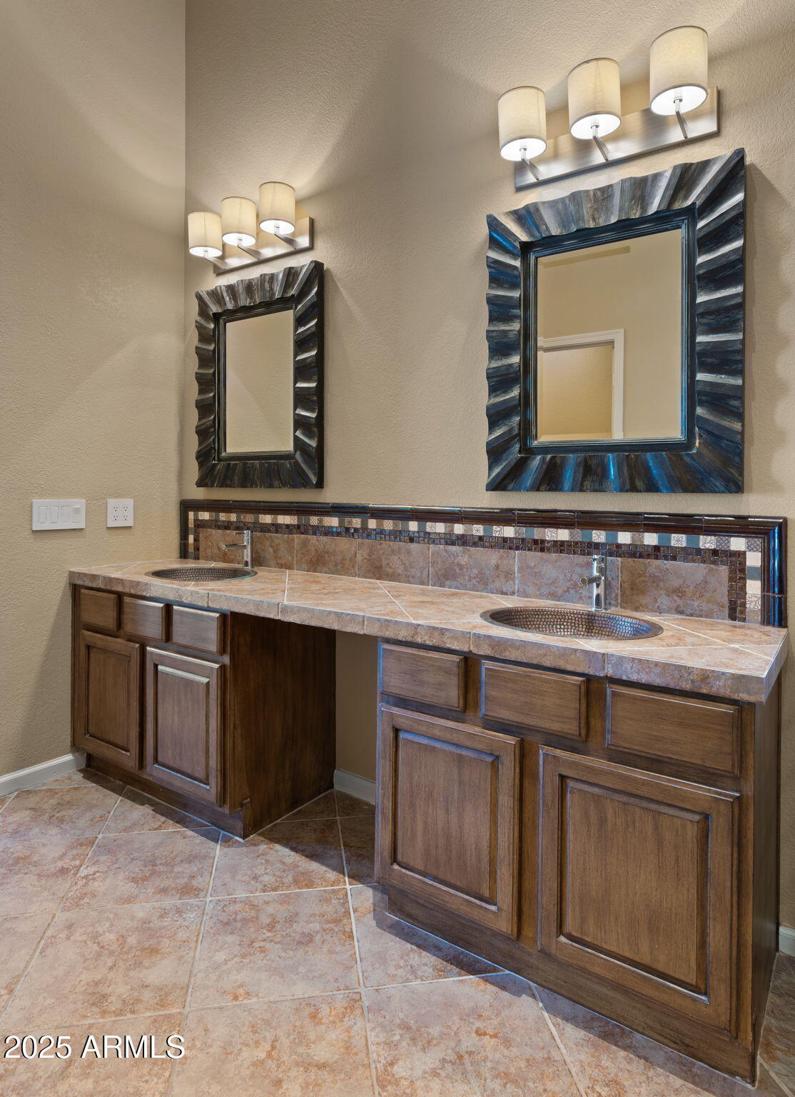 6005 E SMOKEHOUSE Trail