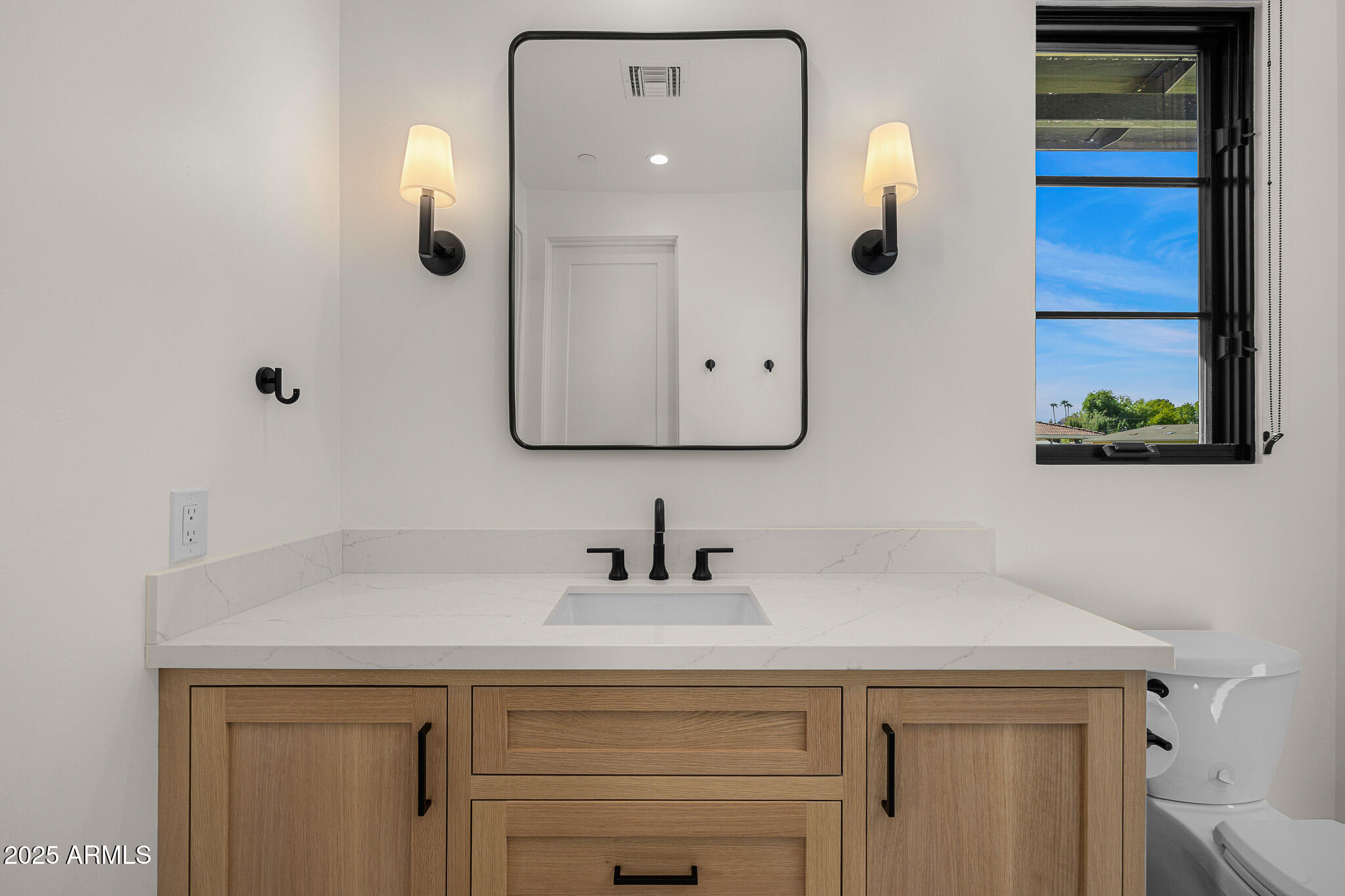 6238 E CALLE ROSA, -