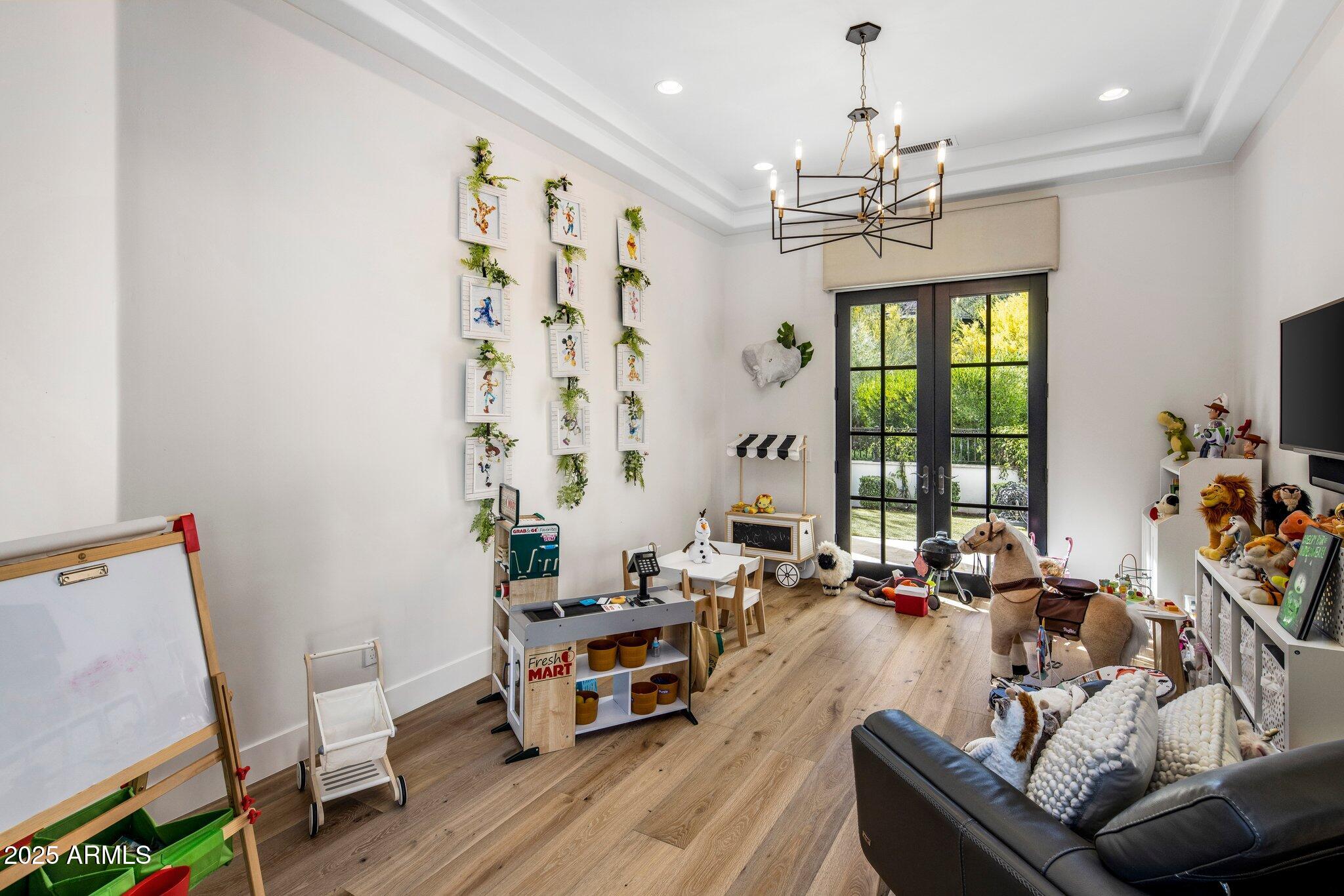 6650 N HILLSIDE Drive