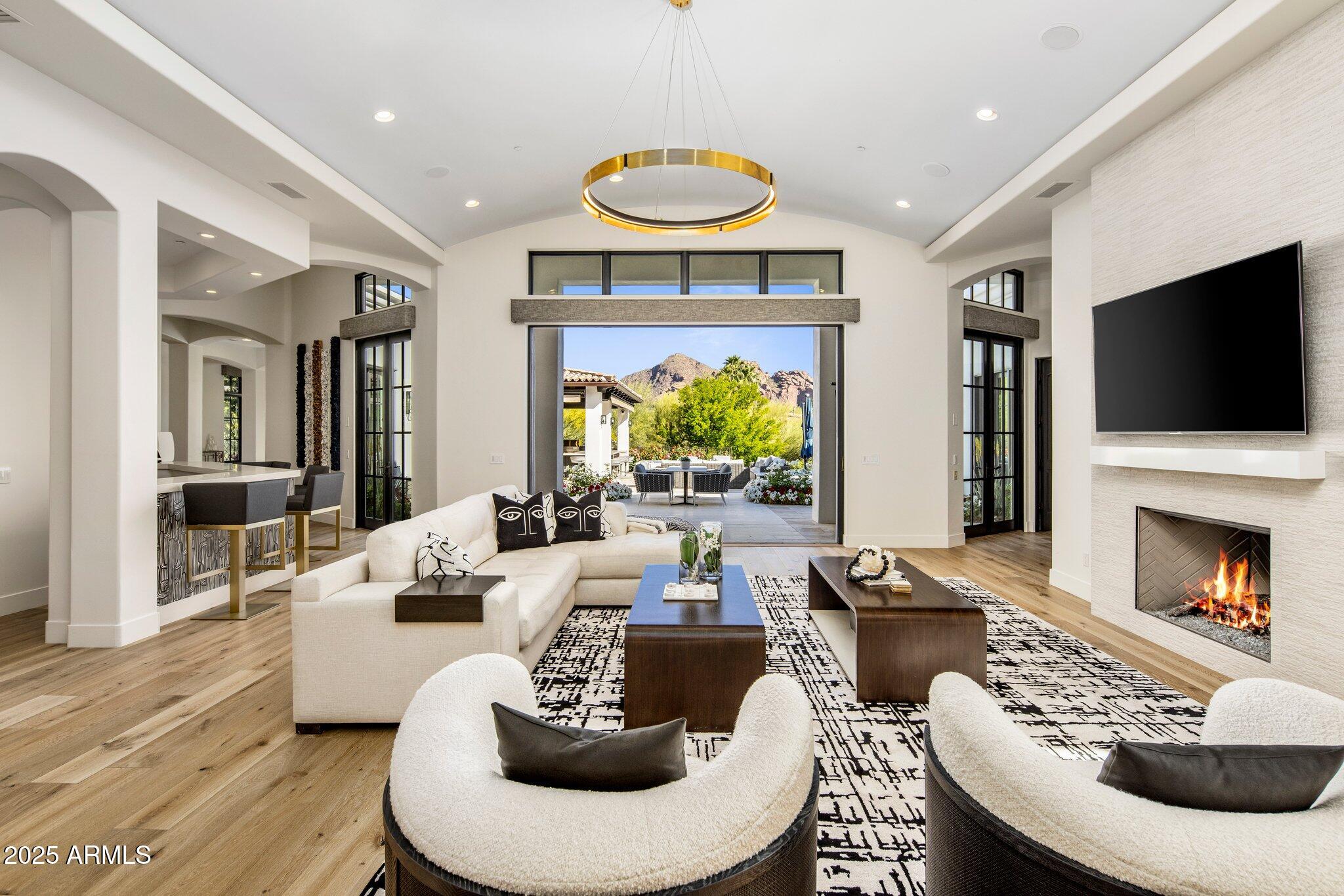 6650 N HILLSIDE Drive