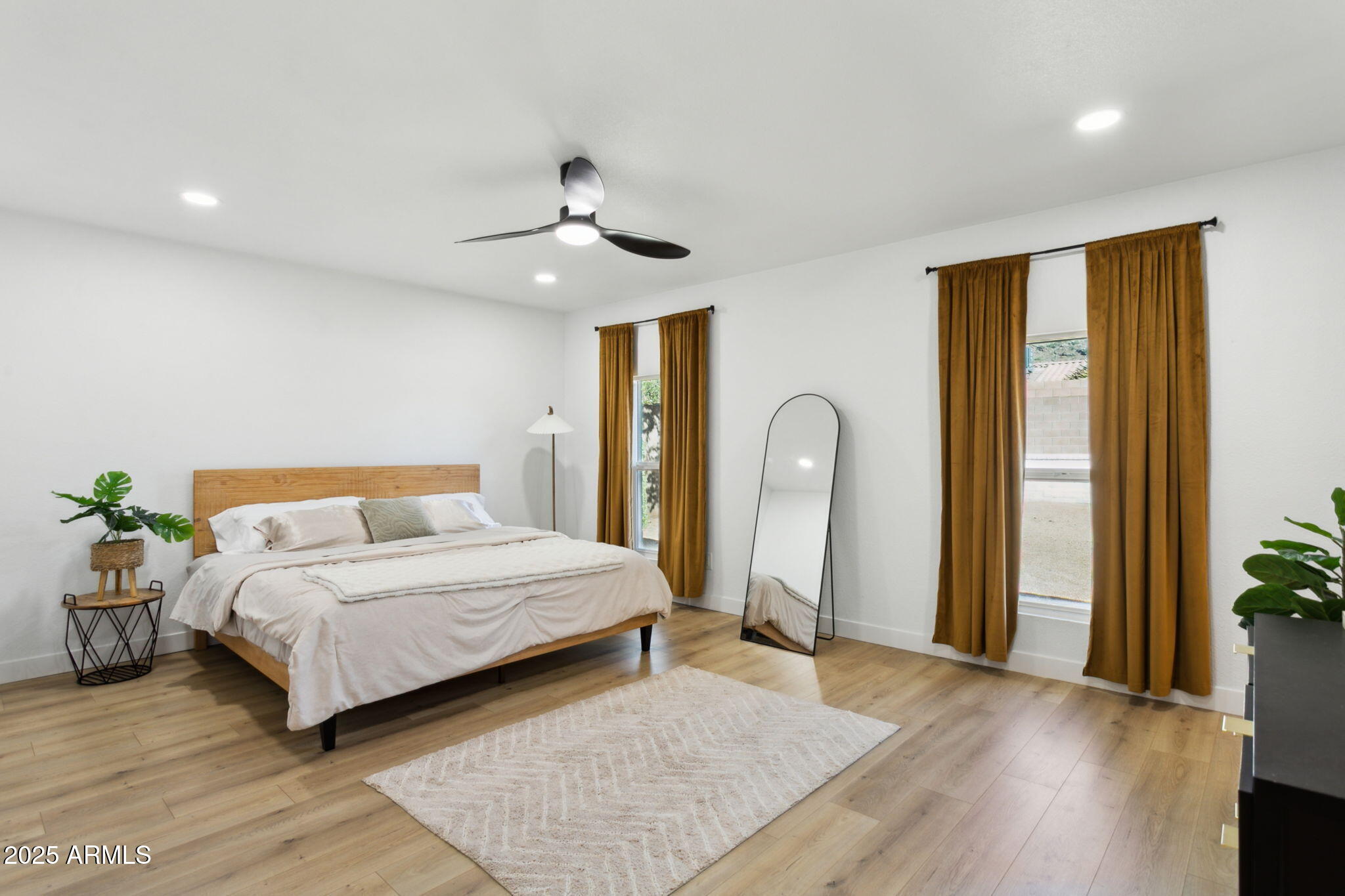 4324 E SUNRISE Drive