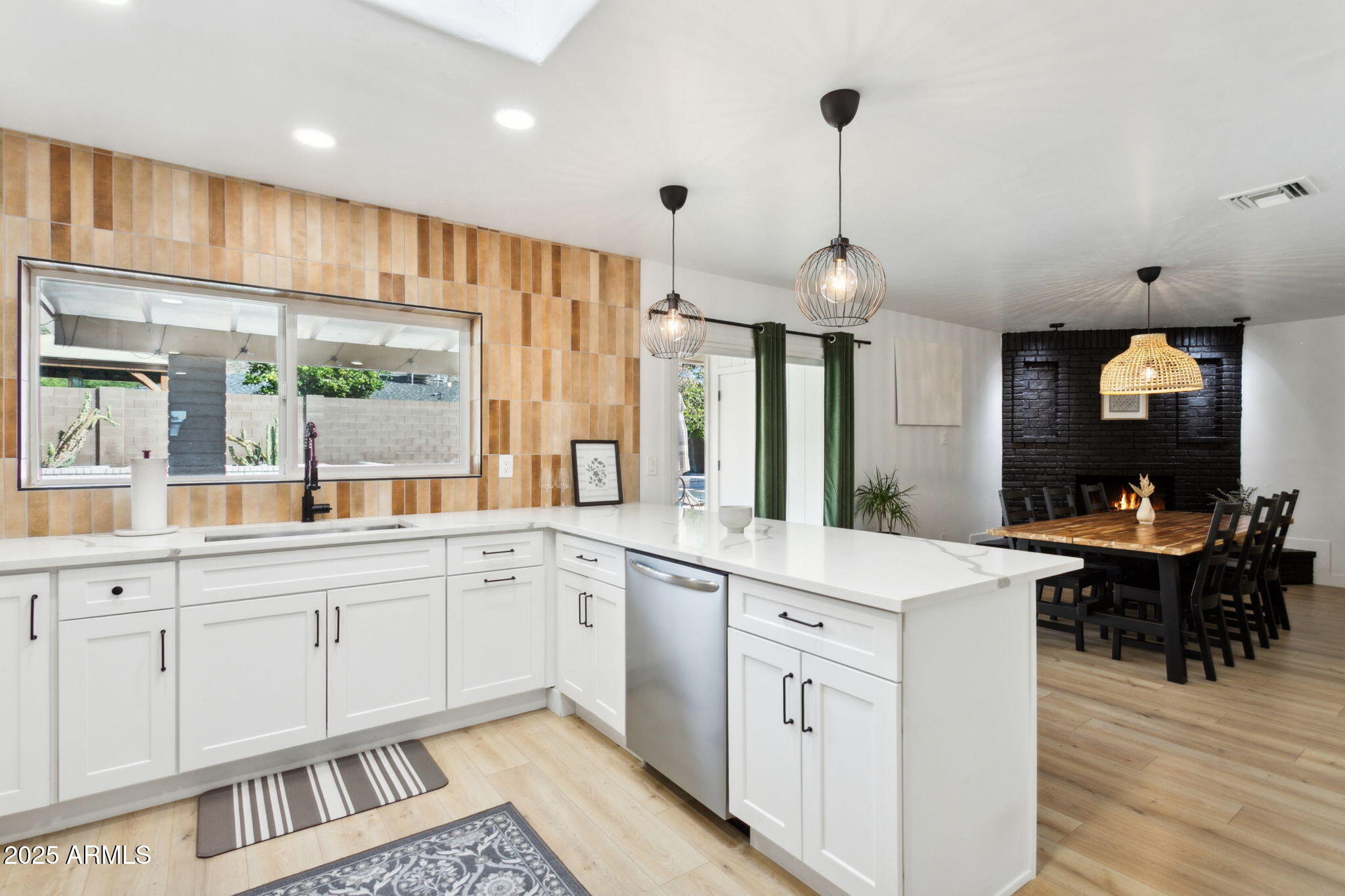 4324 E SUNRISE Drive