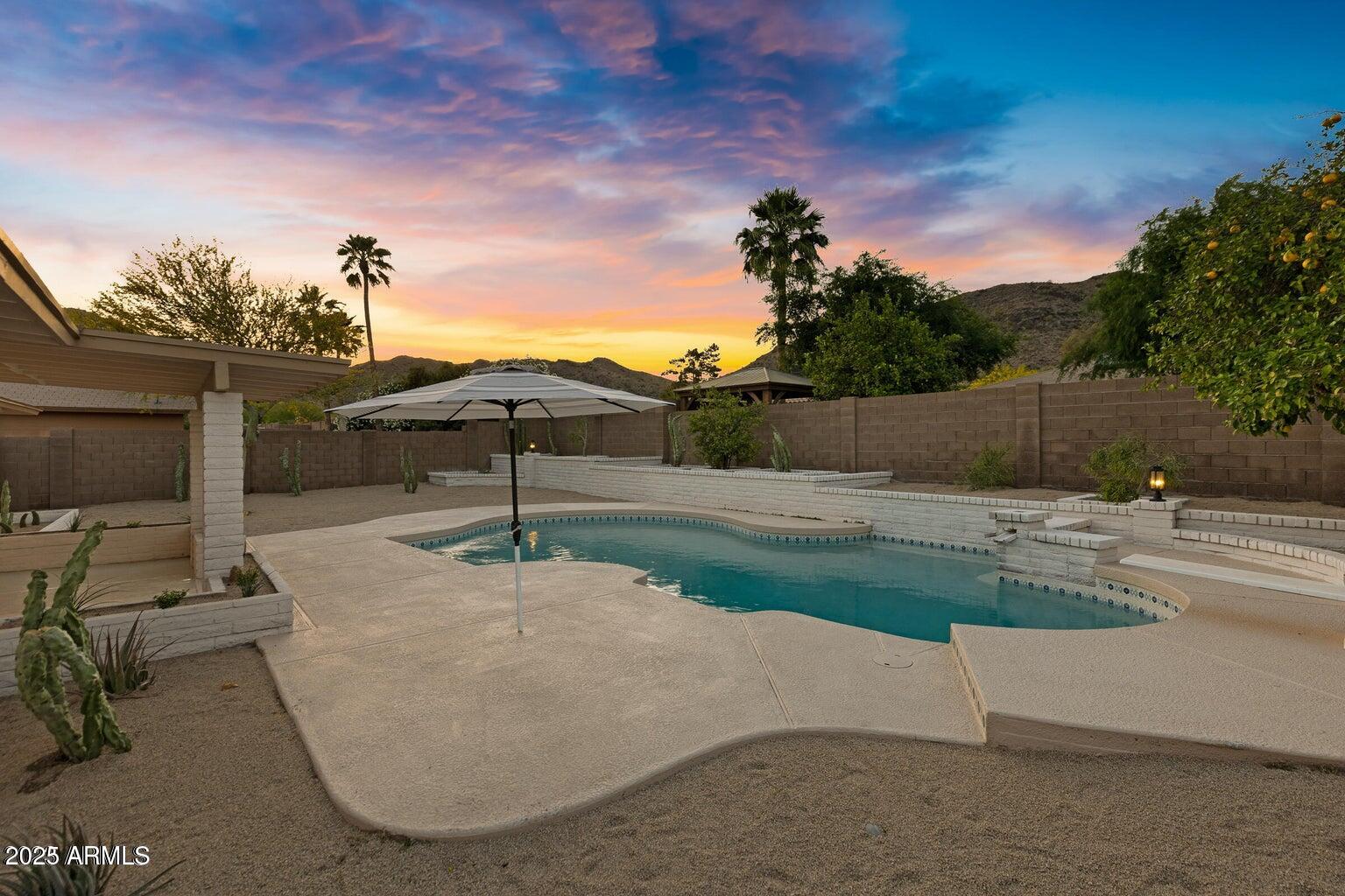 4324 E SUNRISE Drive