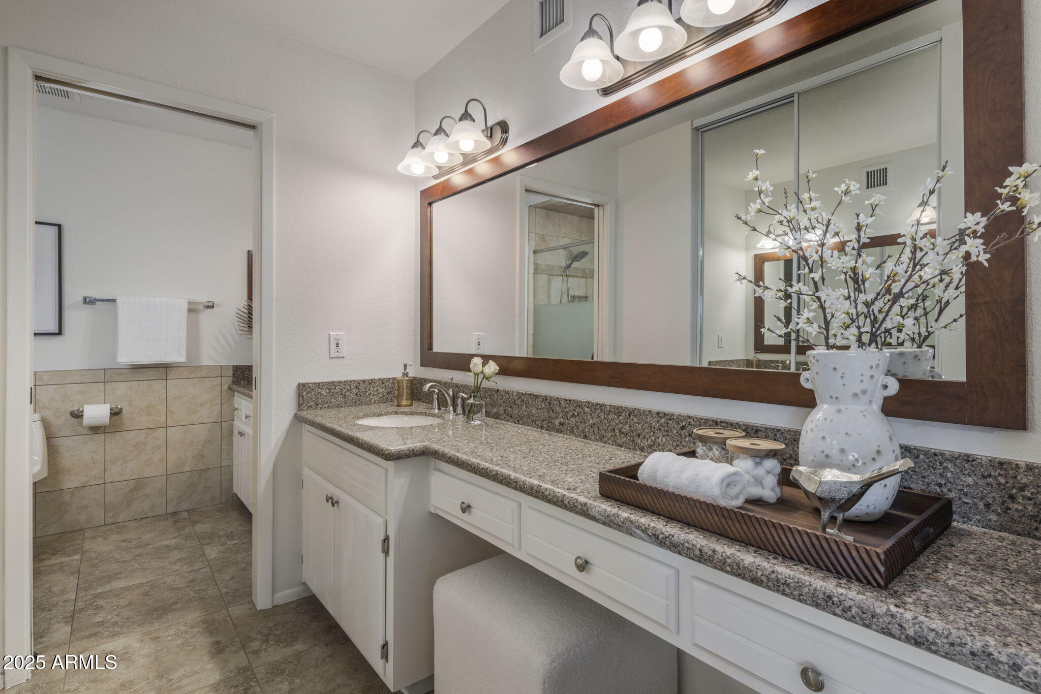 7752 N VIA DEL MUNDO