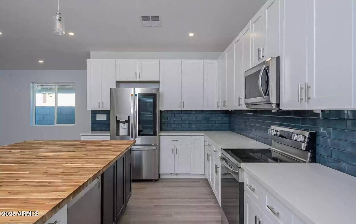 2515 E BROADWAY Road