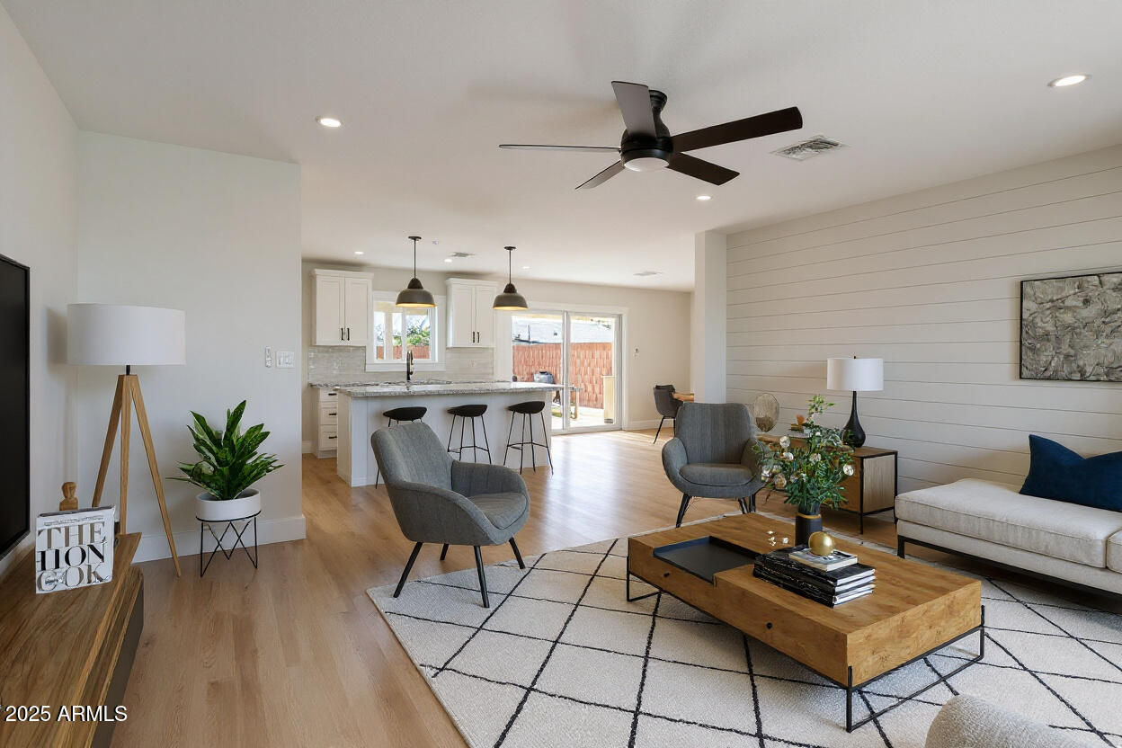 6731 E MORELAND Street