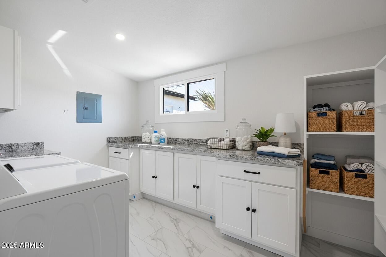 6731 E MORELAND Street