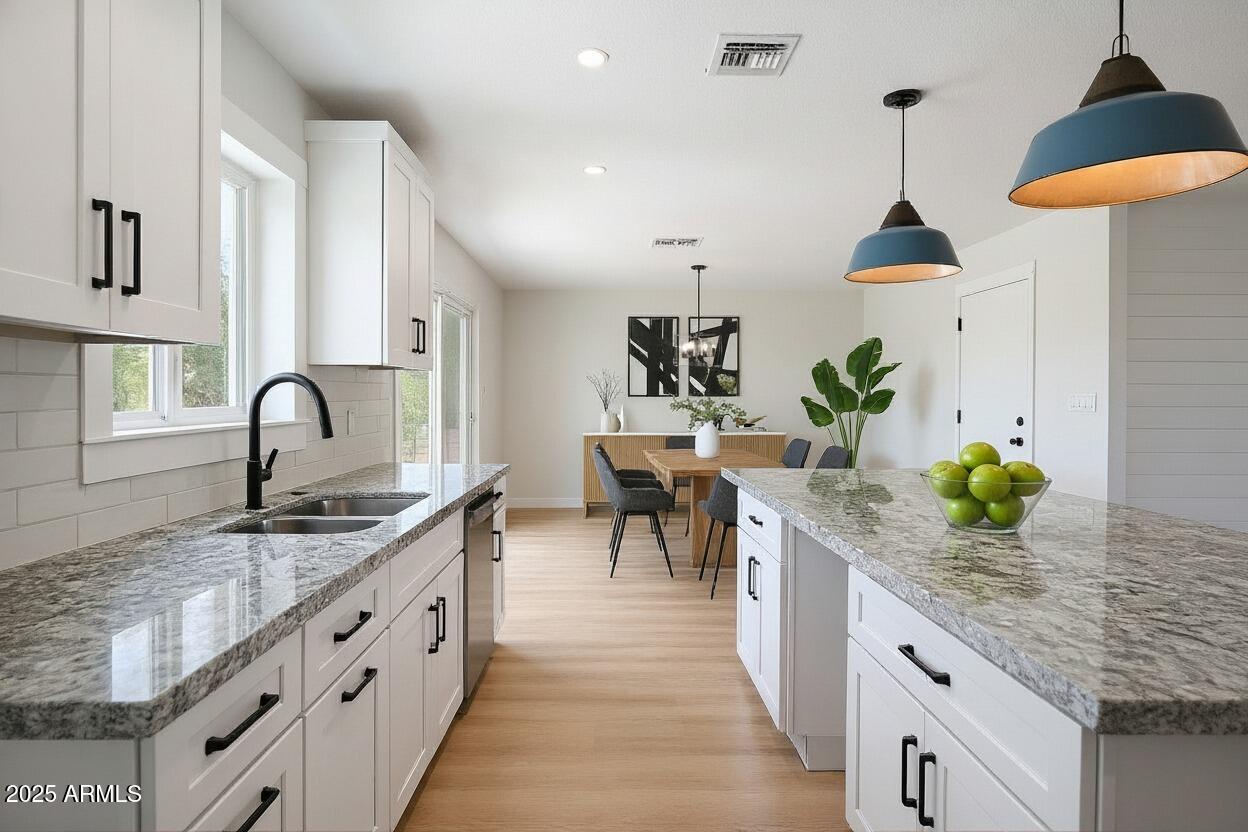 6731 E MORELAND Street