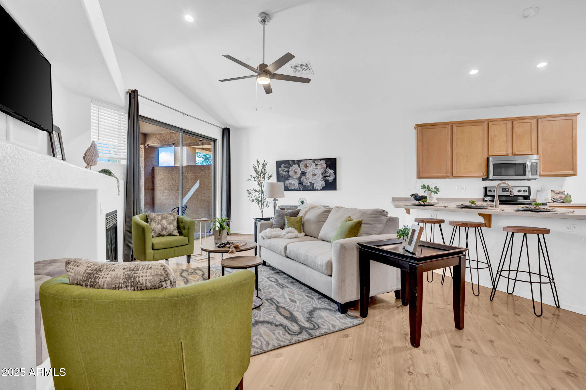 3252 E MALDONADO Drive