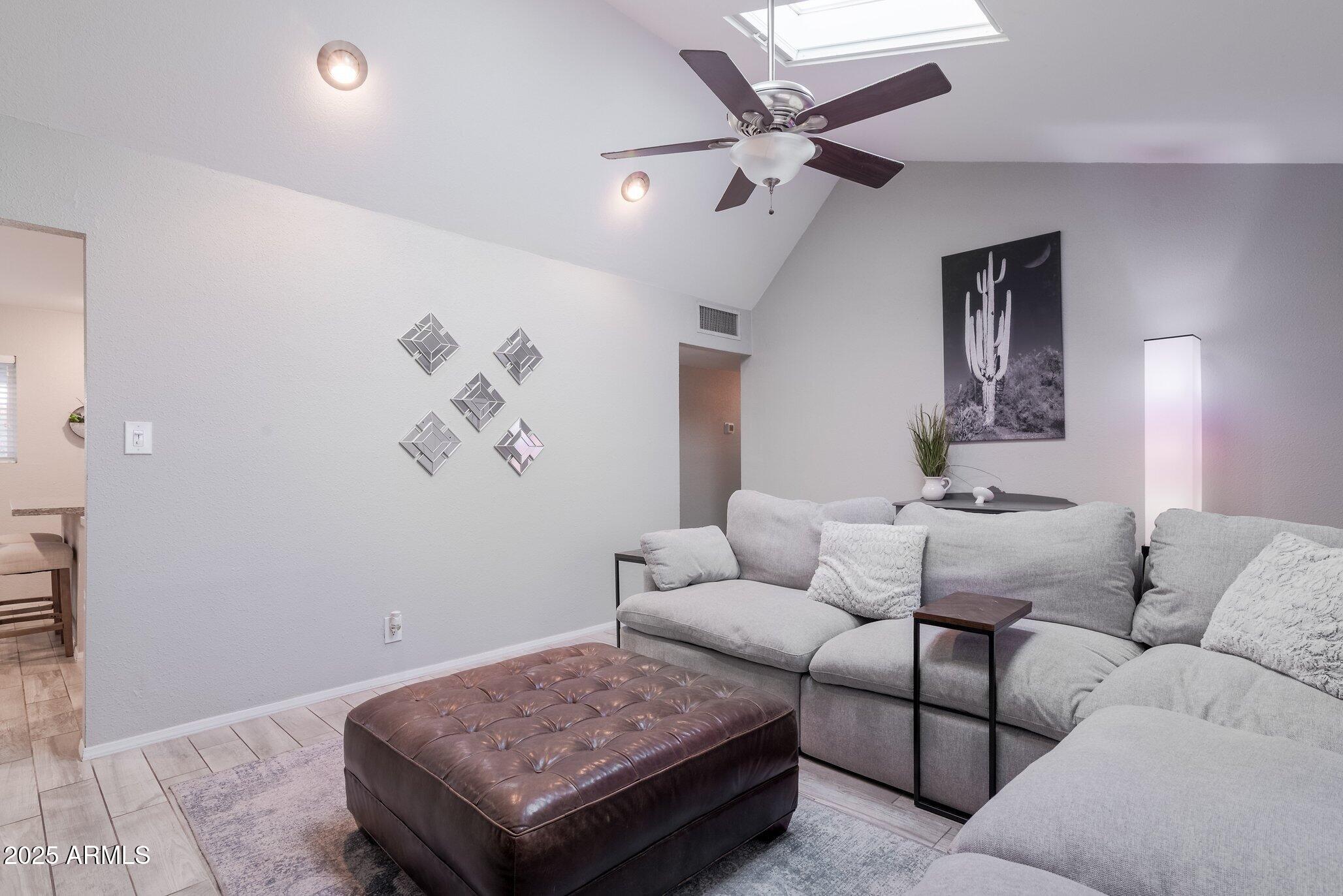 7912 E MORELAND Street